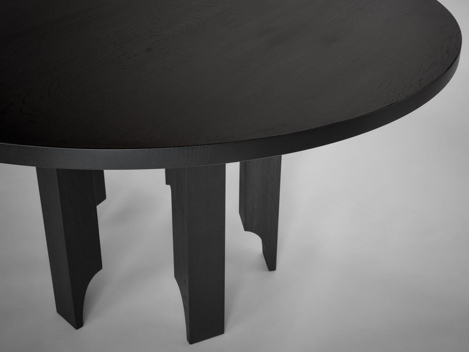 Néerlandais Acer 140 Table de salle à manger ronde en Oak Oak européen par Mokko Amsterdam en vente