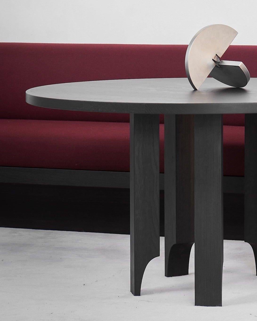 XXIe siècle et contemporain Acer 140 Table de salle à manger ronde en Oak Oak européen par Mokko Amsterdam en vente