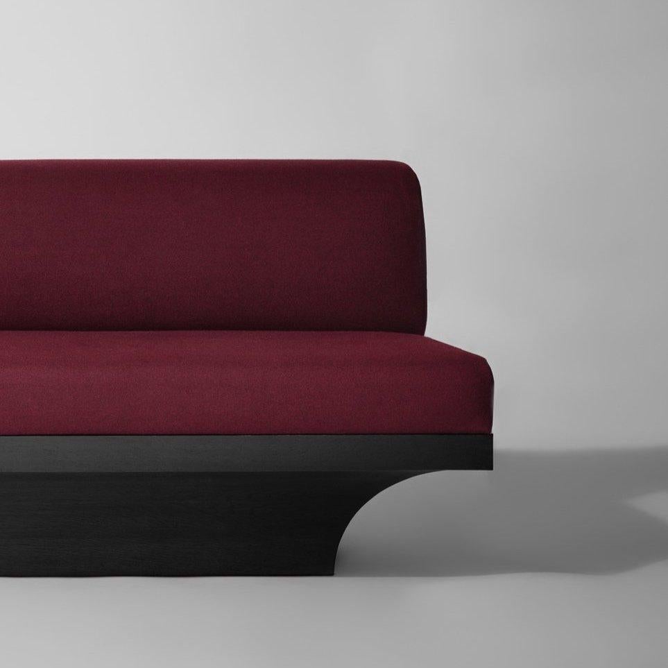 Sofá Acer 180 en roble europeo y lana burdeos by Mokko Amsterdam Holandés en venta
