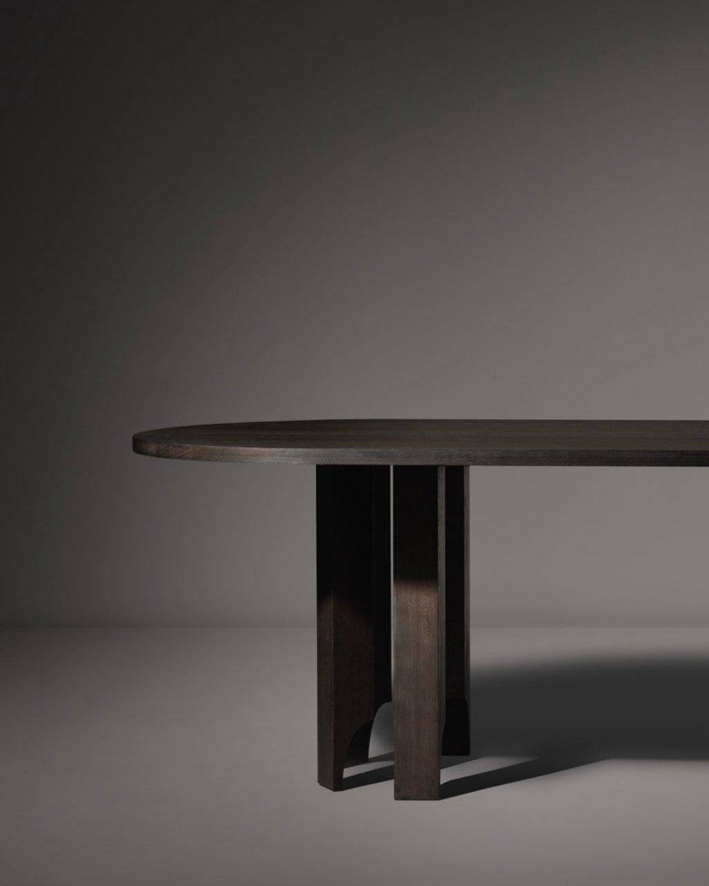 Autre Table de salle à manger ovale Acer 240 Capsule en Oak Oak européen par Mokko Amsterdam en vente