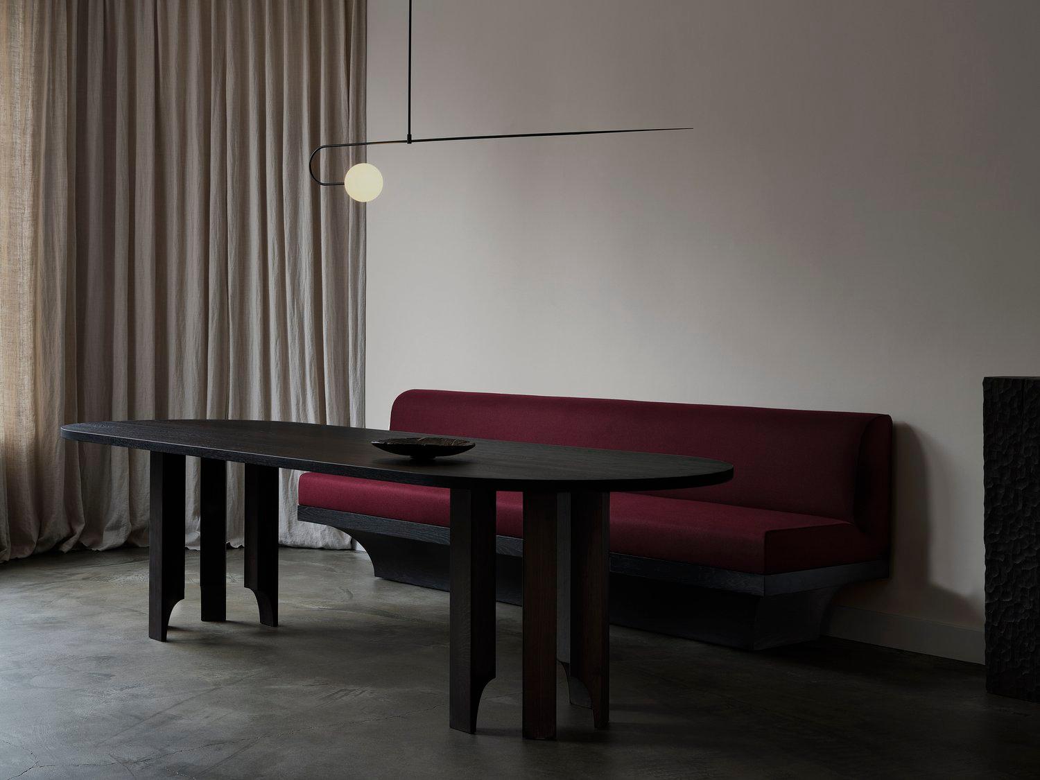Table de salle à manger ovale Acer 240 Capsule en Oak Oak européen par Mokko Amsterdam Neuf - En vente à Geneve, CH