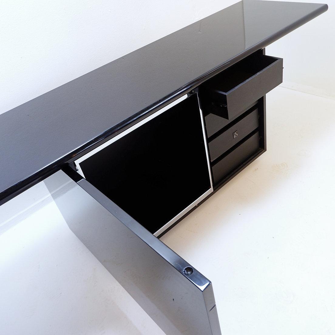 Italiano Credenza laccata nera Acerbis - Serie Sheraton anni '80