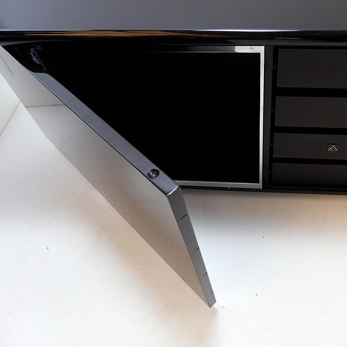 Credenza laccata nera Acerbis - Serie Sheraton anni '80 1