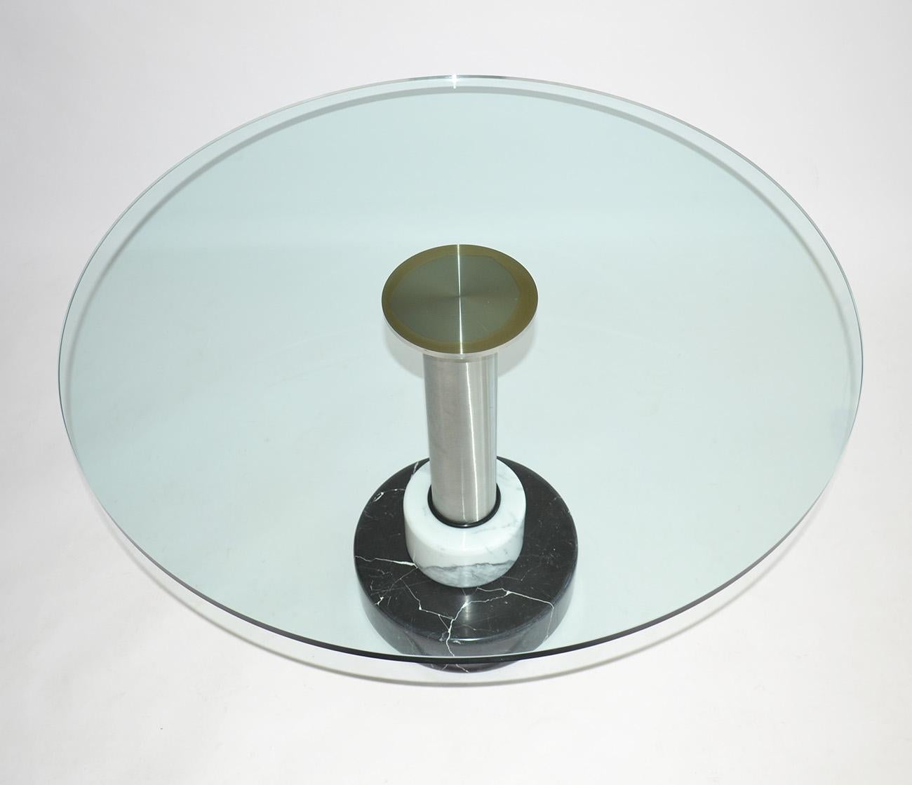 Acerbis 'I Menhir' Table de salle à manger en marbre et verre par Acerbis et Stoppino, années 1990 Bon état - En vente à Fort Lauderdale, FL