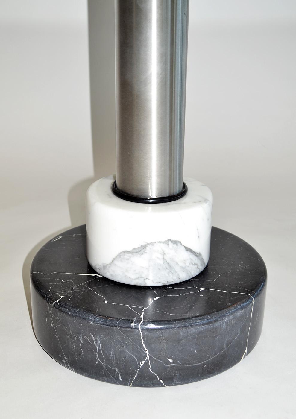 20ième siècle Acerbis 'I Menhir' Table de salle à manger en marbre et verre par Acerbis et Stoppino, années 1990 en vente
