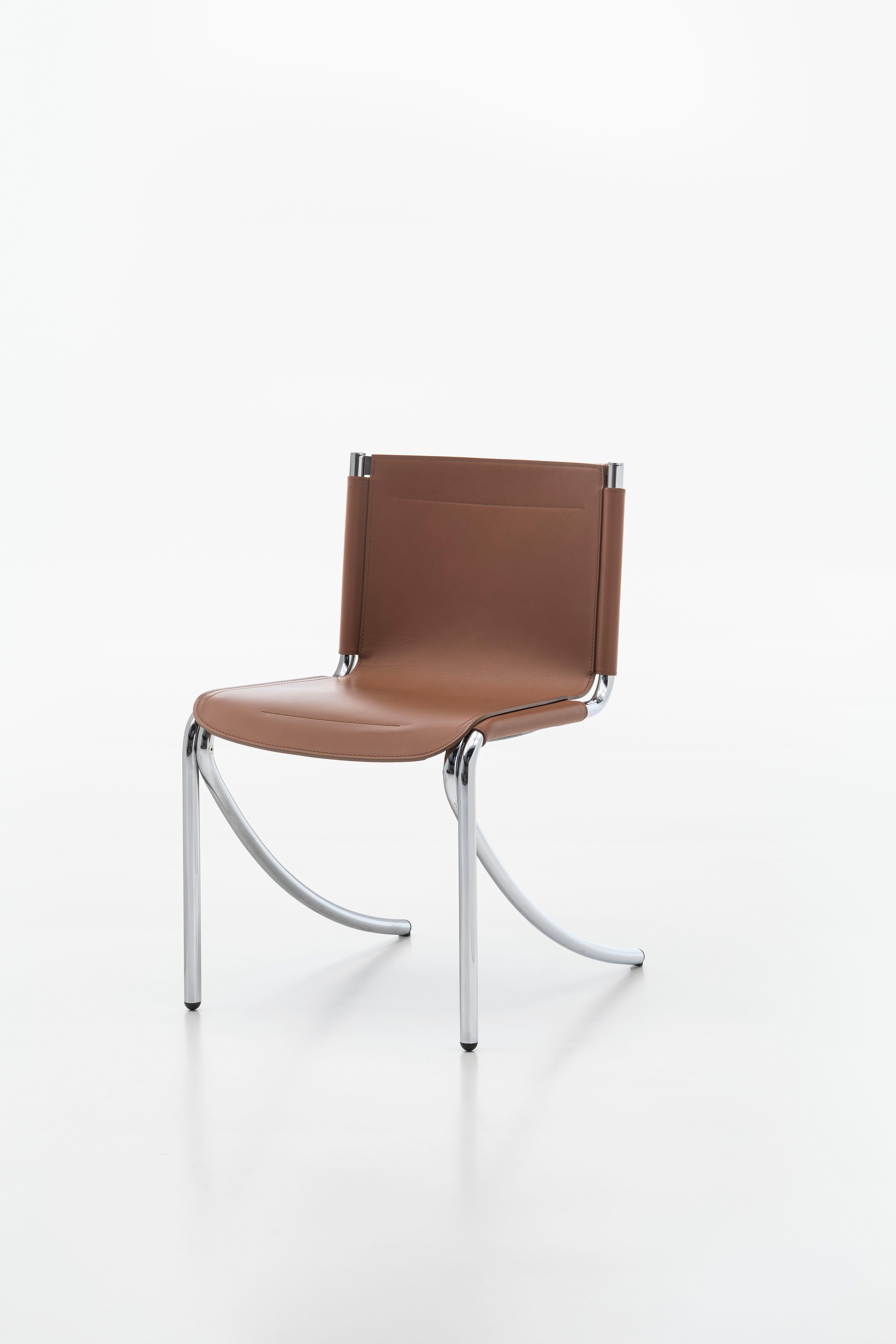 In Giotto Stoppino’s artistic production, the tubular metal represented a design paradigm around which to build an imaginary full of possibilities and the symbol of industrial production at the service of design.
The JOT chair is one of the