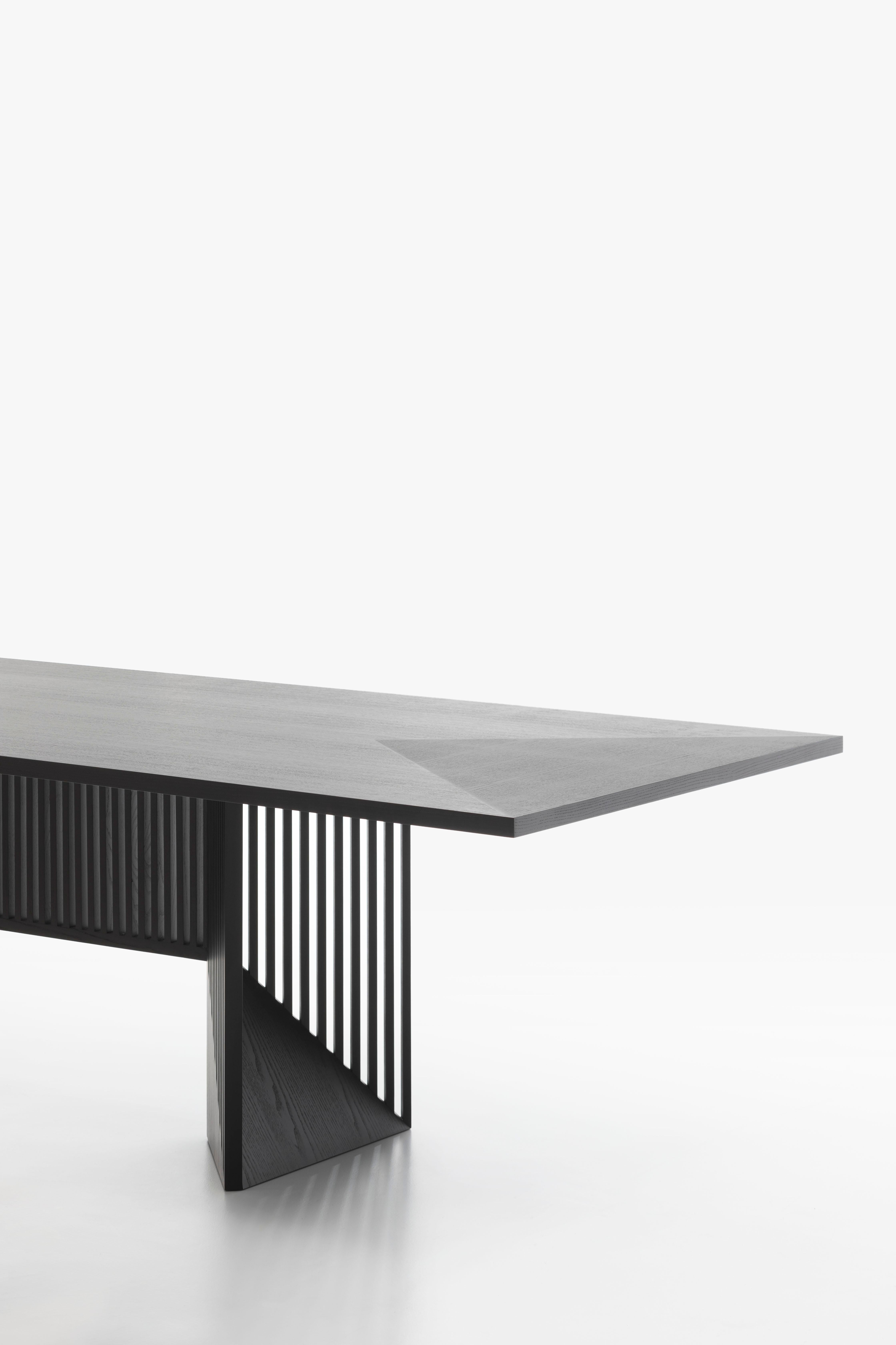 Acerbis Großer Maestro-Tisch aus schwarzem Eschenholz von Gianfranco Frattini (Asche) im Angebot