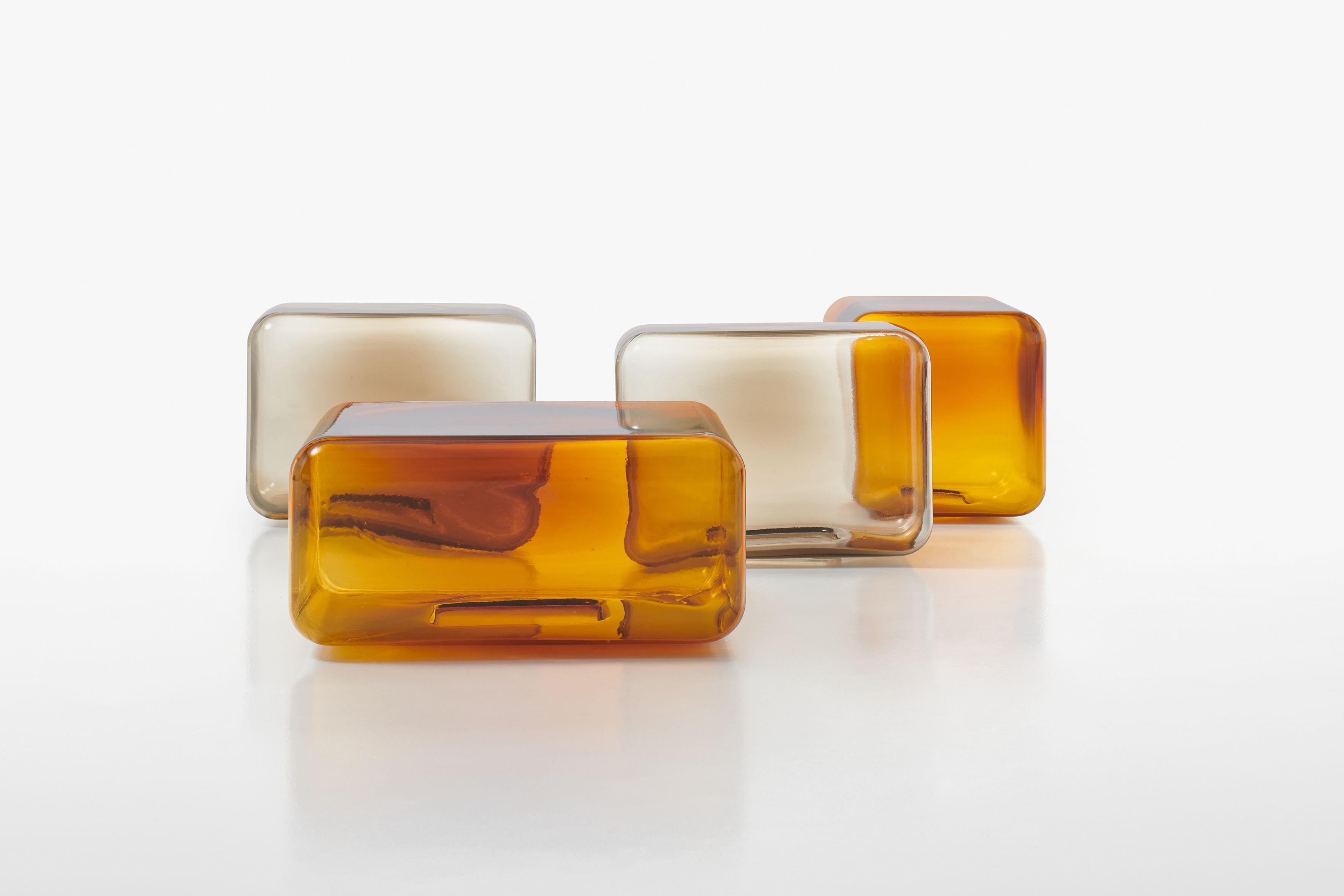 Acerbis LOKUM Couchtisch in Rauchgrau von Sabine Marcelis (Glas) im Angebot