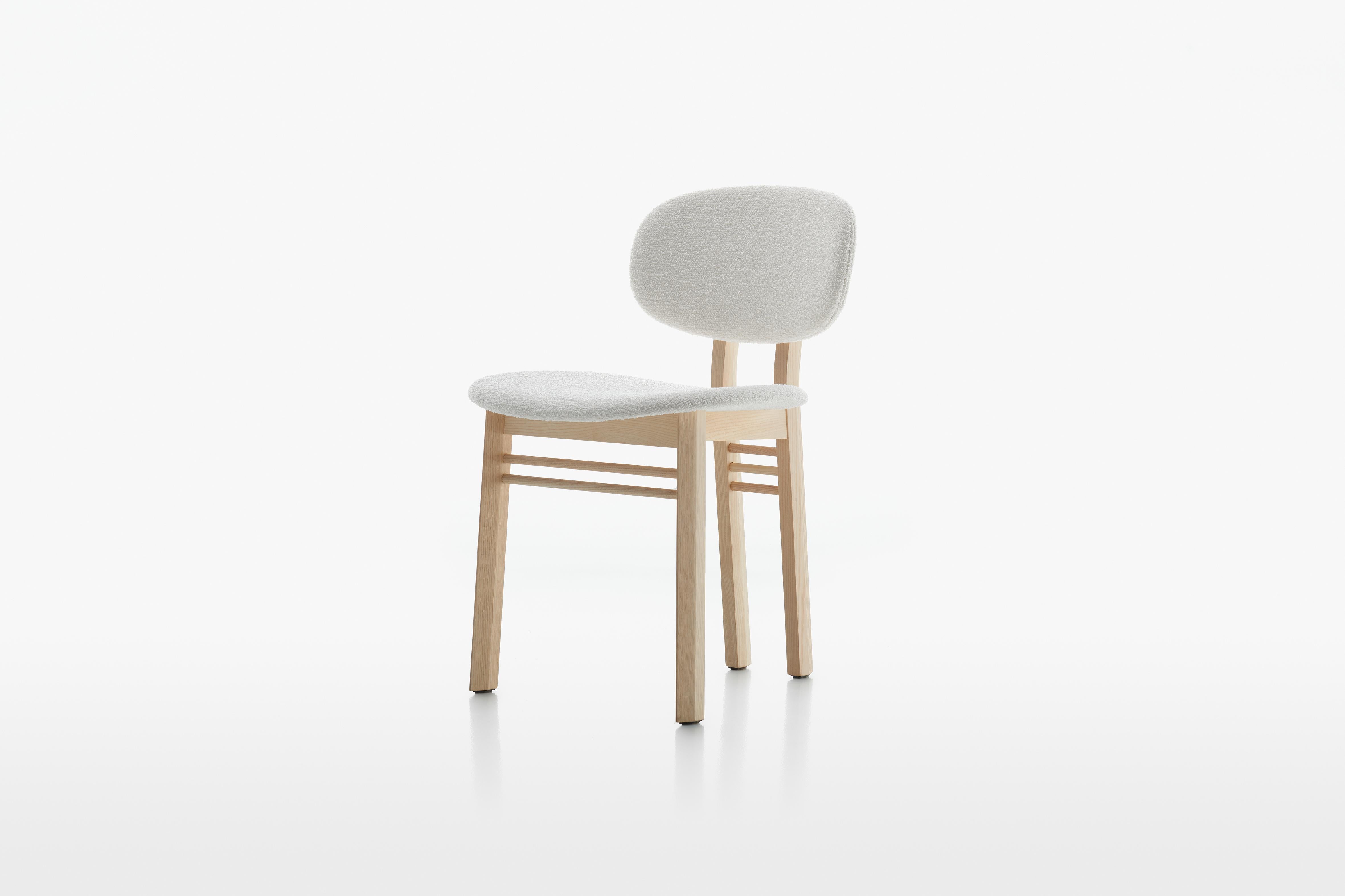 Acerbis Med Chair avec assise tapissée en blanc et structure en frêne teinté en noir en vente 6