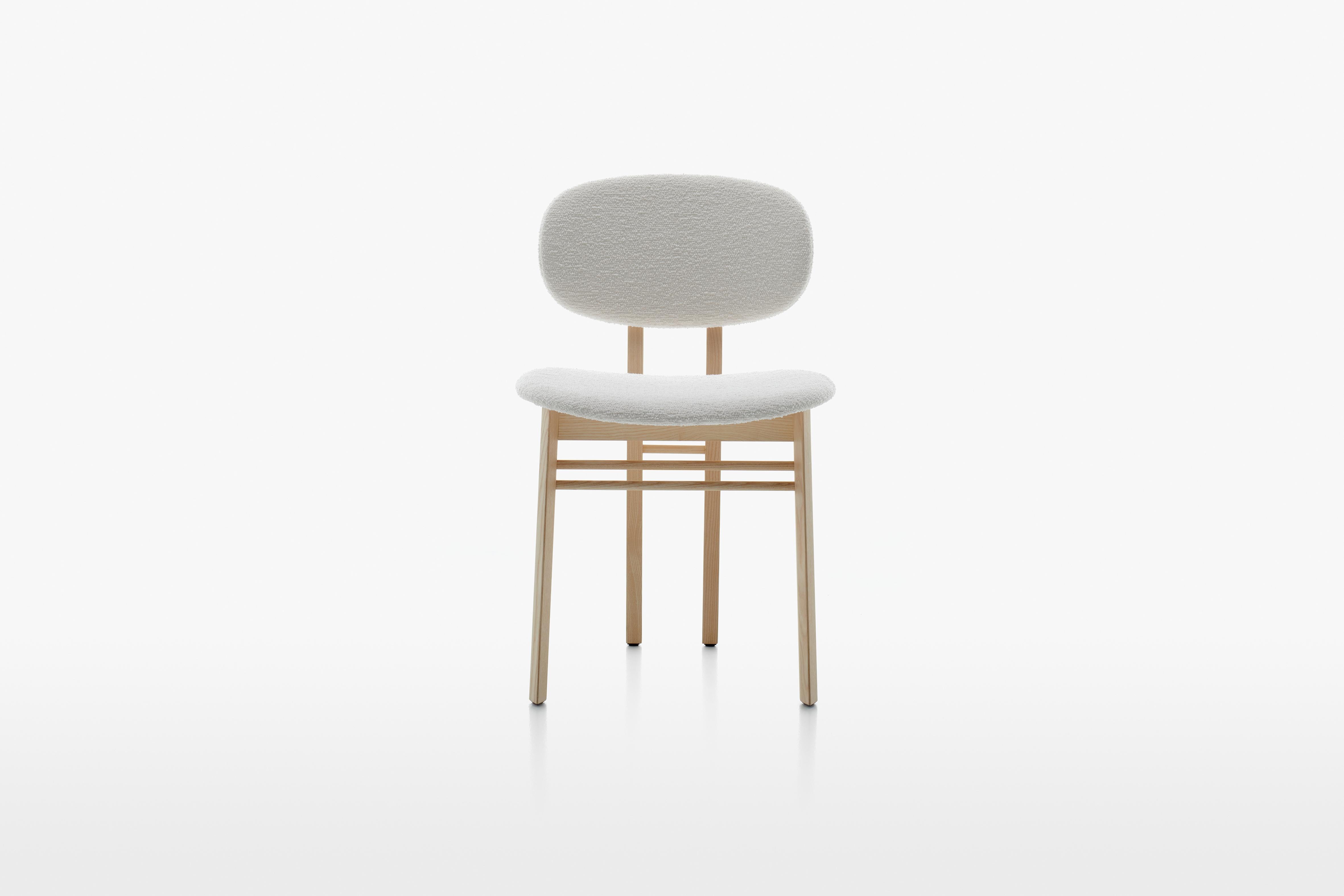 Acerbis Med Chair avec assise tapissée en blanc et structure en frêne teinté en noir en vente 12