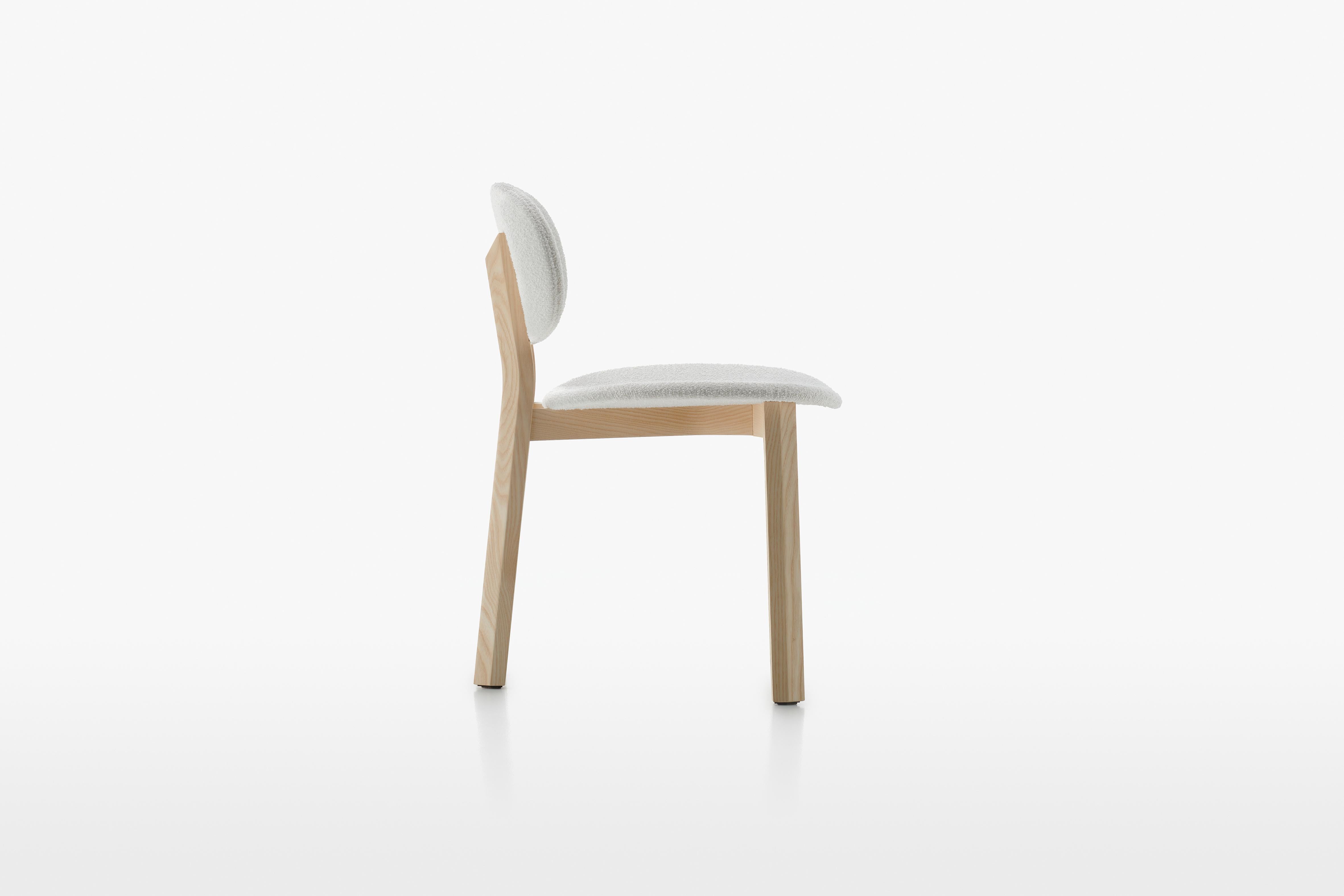 Acerbis Med Chair avec assise tapissée en blanc et structure en frêne teinté en noir en vente 3
