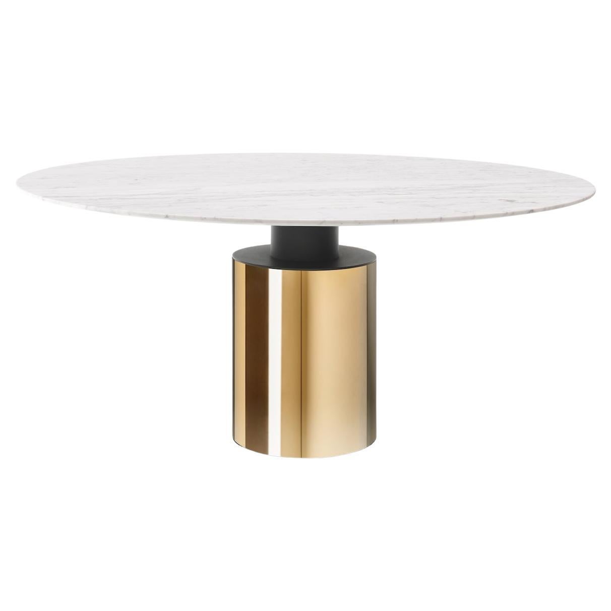 Forma singular con silueta de monolito, la mesa Creso experimenta con un único pedestal de apoyo para transformar una mesa en el tipo de geometría vigorosa que definía el ojo de Lella y Massimo Vignelli.
Volviendo a una interpretación más fiel de