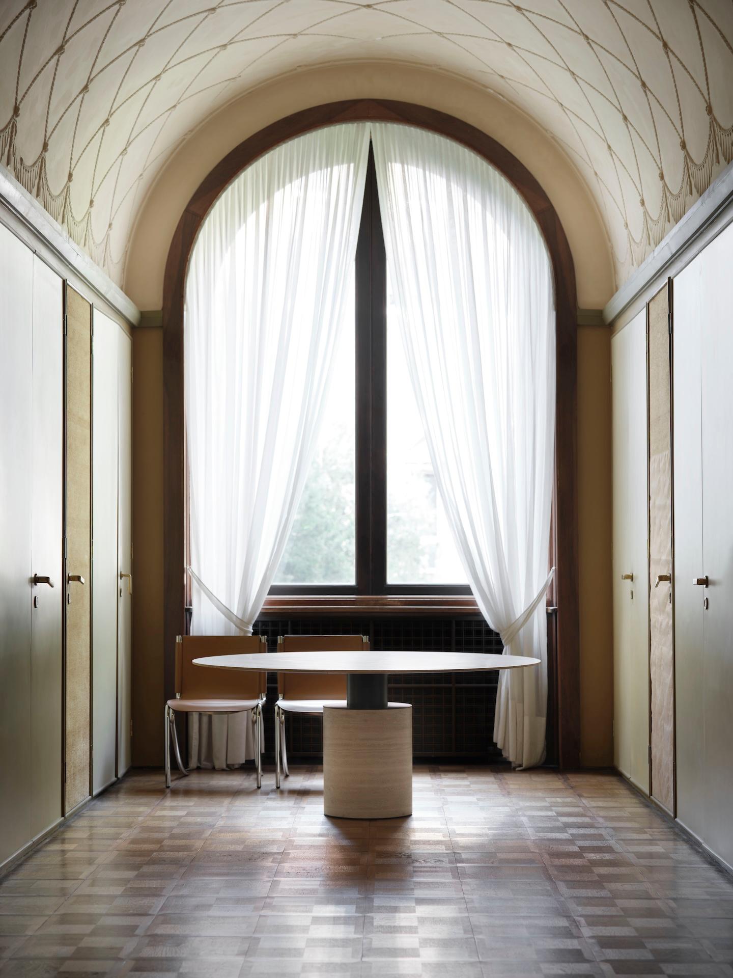 Mesa Creso Travertino Acerbis de  Lella y Massimo Vignelli en venta 1