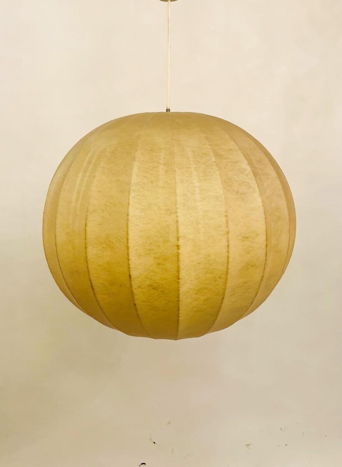 Achille und Pier Giacomo Castiglioni, Hängeleuchte „Cocoon“, um 1960 (Italienisch) im Angebot