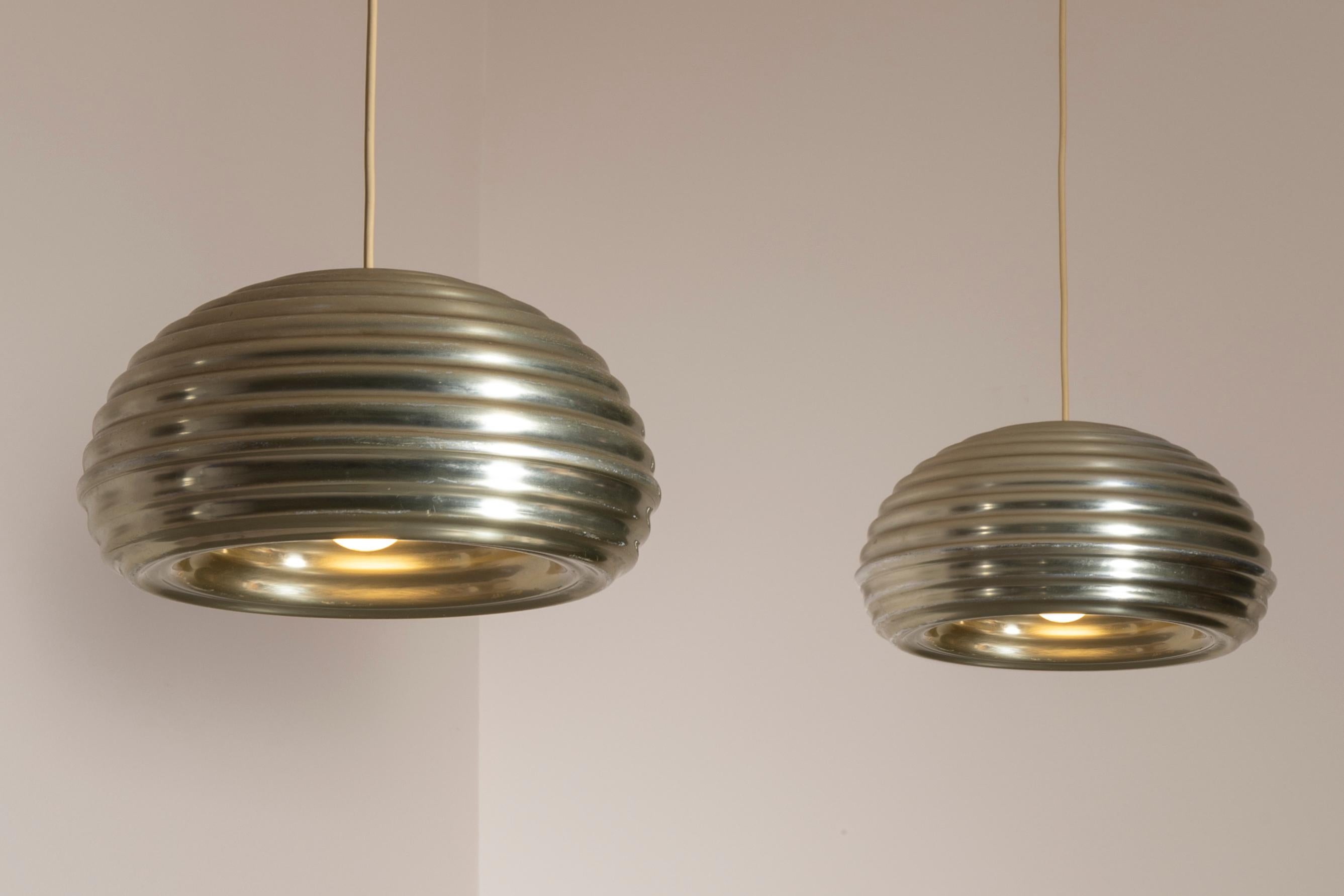 Pair of aluminum pendant lamps, design by Fratelli Castiglioni, model Splügen Bräu, produced by Flos, 1960s

The pendant lamp designed by the Castiglioni brothers in the early 1960s is a timeless classic. A spun aluminum dome allows direct light to