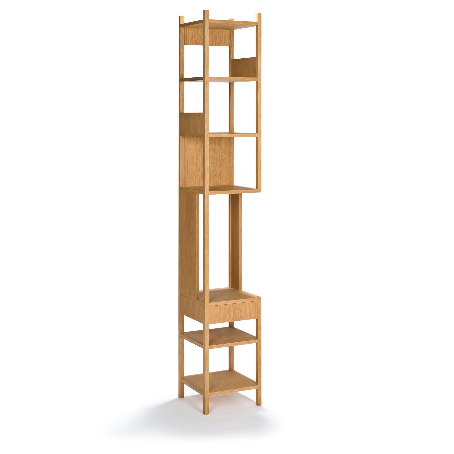 Achille Castiglioni, 1991 Lungangolo in Oak oliato con mano destra per Karakter

Si dice che Castiglioni rifletta molto sullo spazio perduto. Pollici e metri quadrati vuoti che potrebbero essere riempiti con un bel design, ma che per qualche motivo