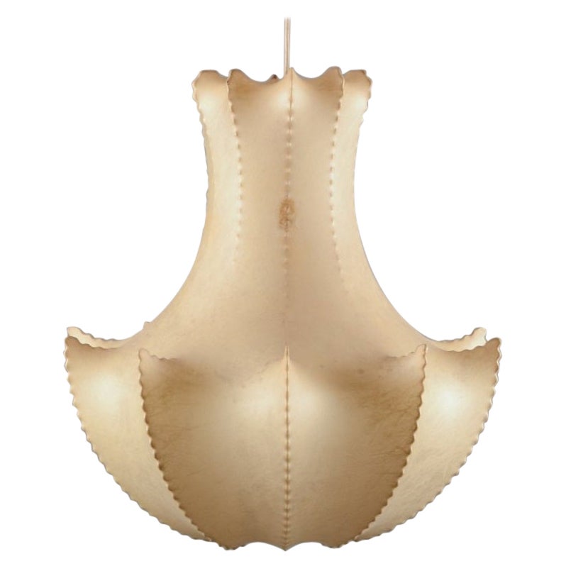 Achille Castiglioni, "Cocoon" large ceiling lamp in resin. 1960/70s.