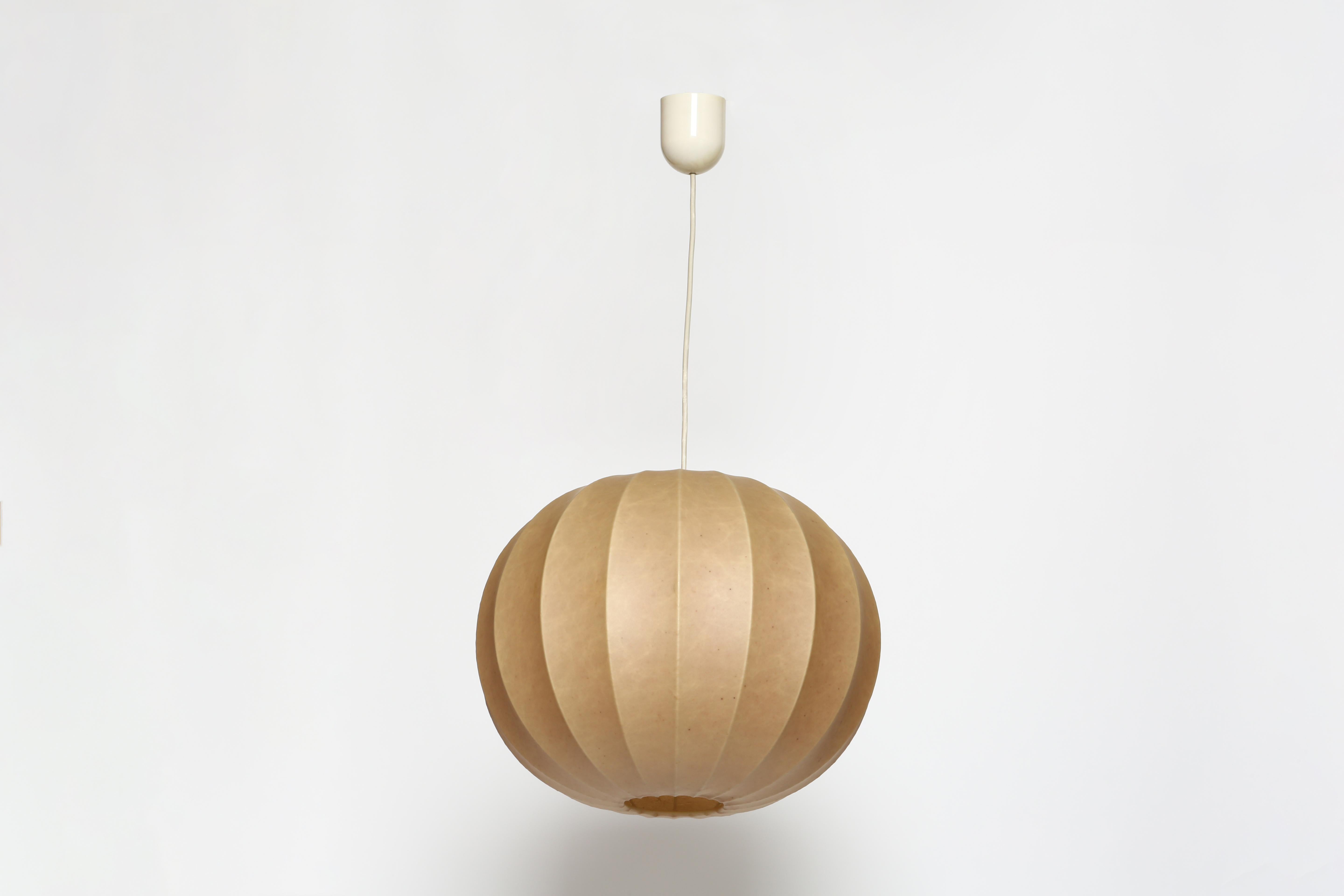 Achille Castiglioni cocoon suspension light for Flos, attributed Italy 1960s Bon état - En vente à Brooklyn, NY