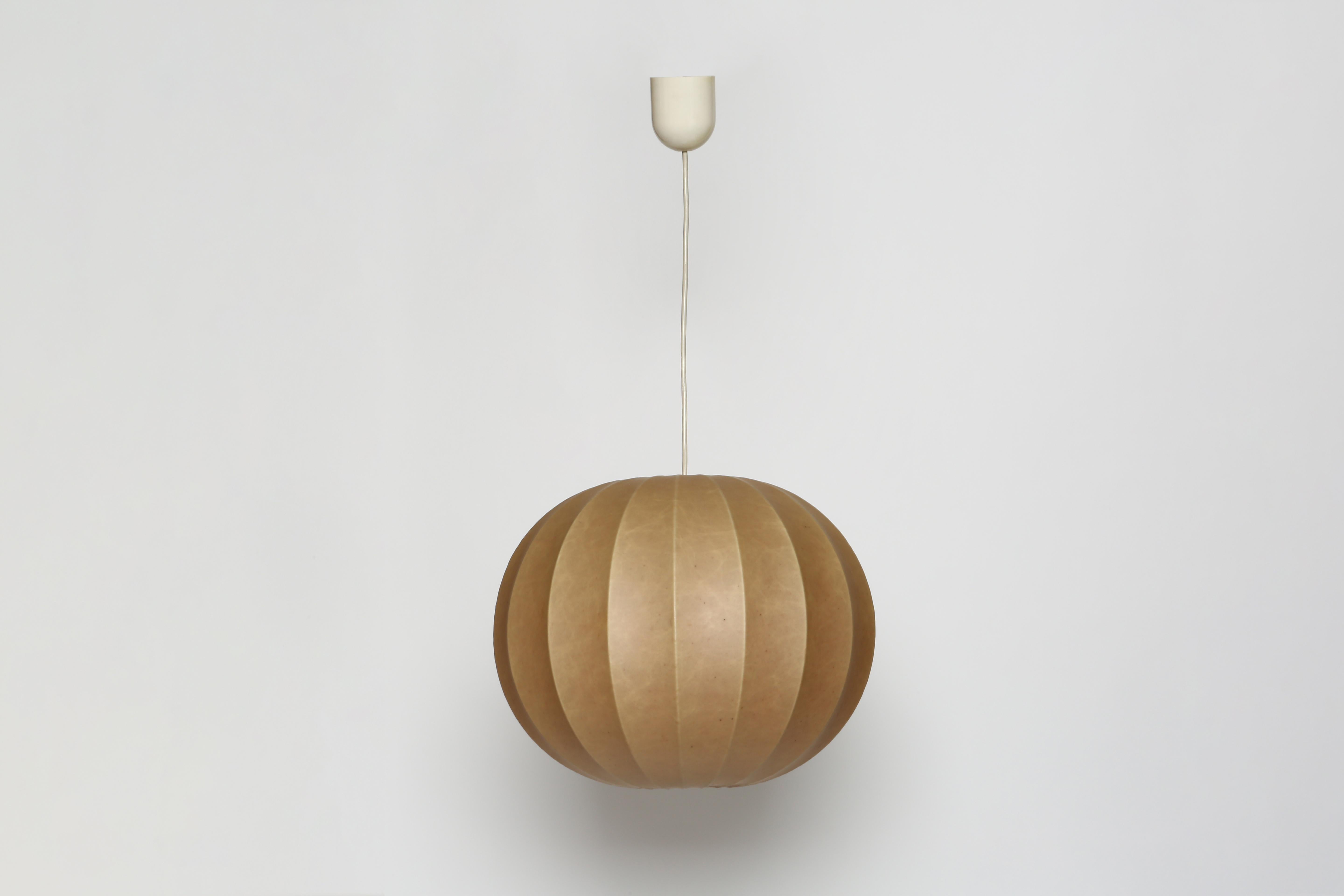 Milieu du XXe siècle Achille Castiglioni cocoon suspension light for Flos, attributed Italy 1960s en vente