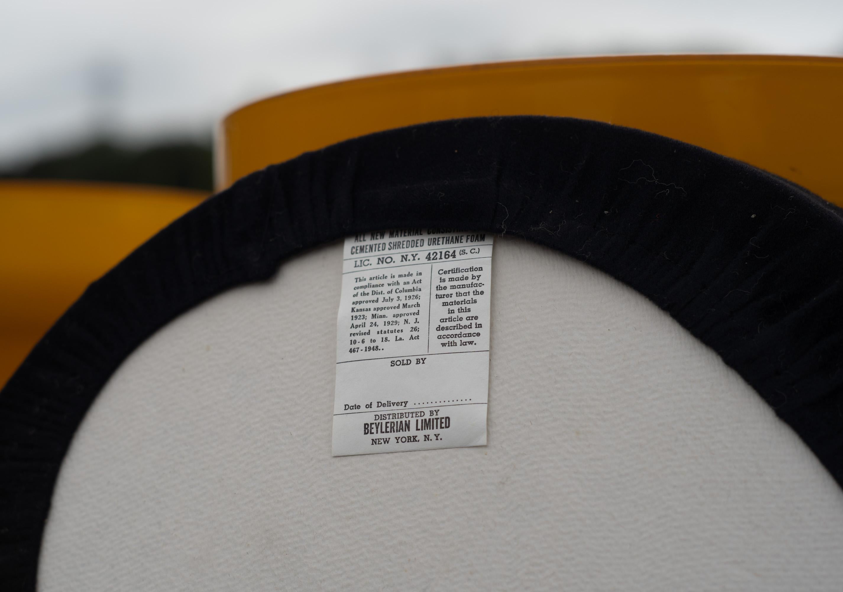 Achille Castiglioni pour Kartell Paire de tabourets en plastique jaune et noir AGE en vente 2