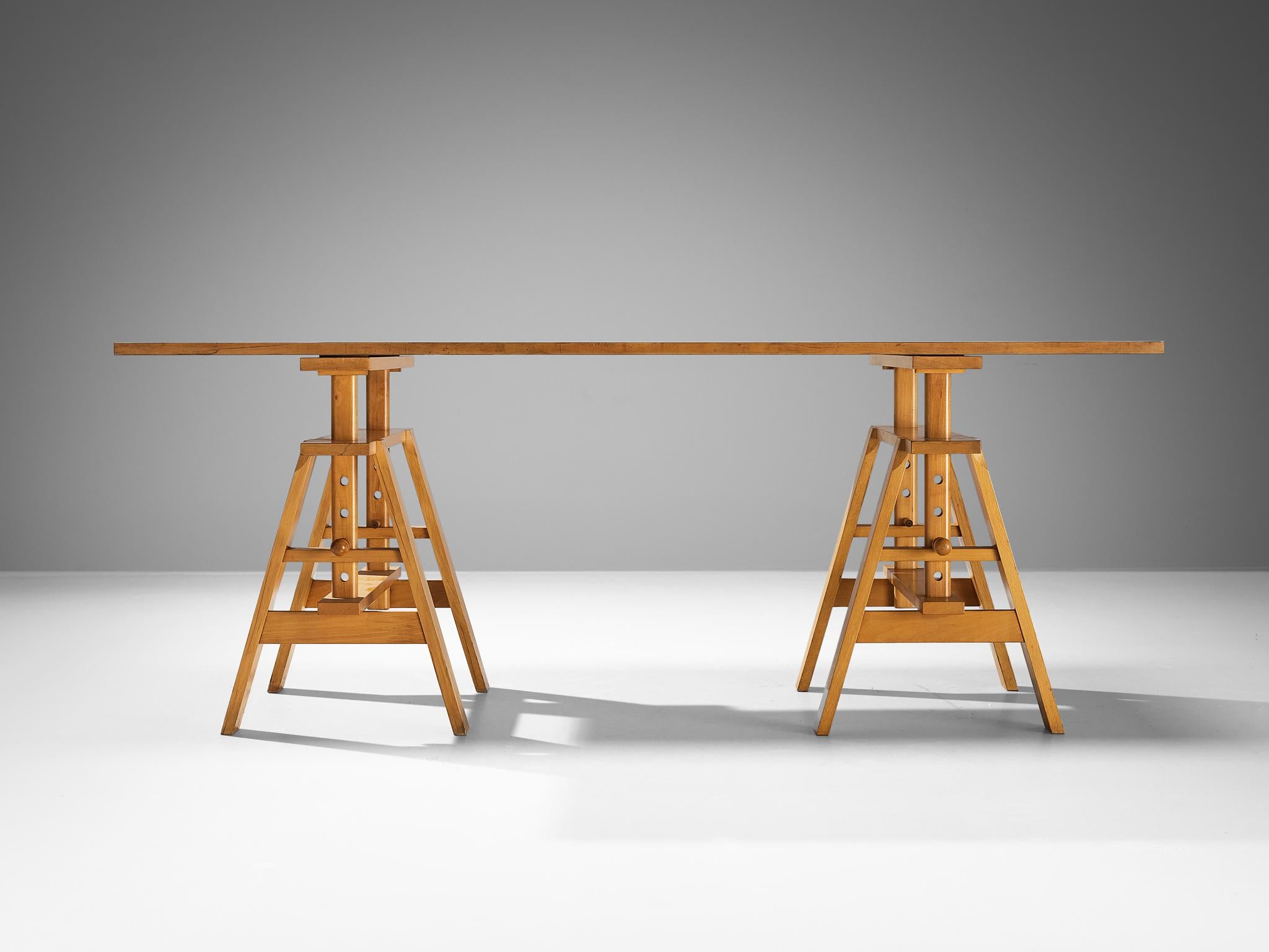 Achille Castiglioni für Zanotta Verstellbarer Tisch 'Leonardo' aus blondem Holz (Italienisch) im Angebot