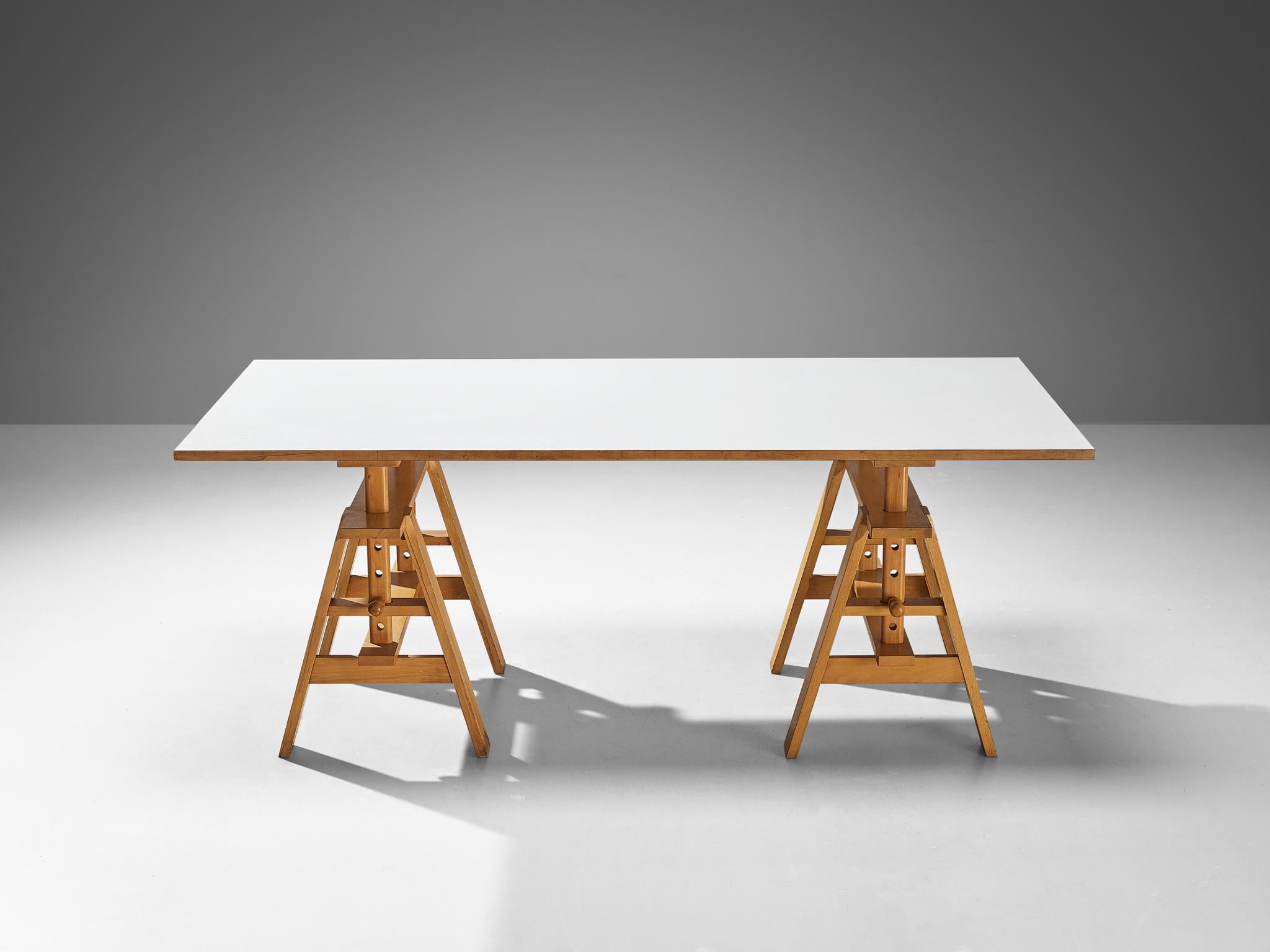 Achille Castiglioni für Zanotta Verstellbarer Tisch 'Leonardo' aus blondem Holz (Ende des 20. Jahrhunderts) im Angebot