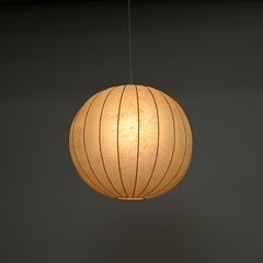 Achille Castiglioni Große beigefarbene runde "Cocoon"-Pendelleuchte, Italien 1960er Jahre