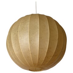 Achille Castiglioni Grande lampada a sospensione rotonda "Cocoon" beige, Italia 1960s