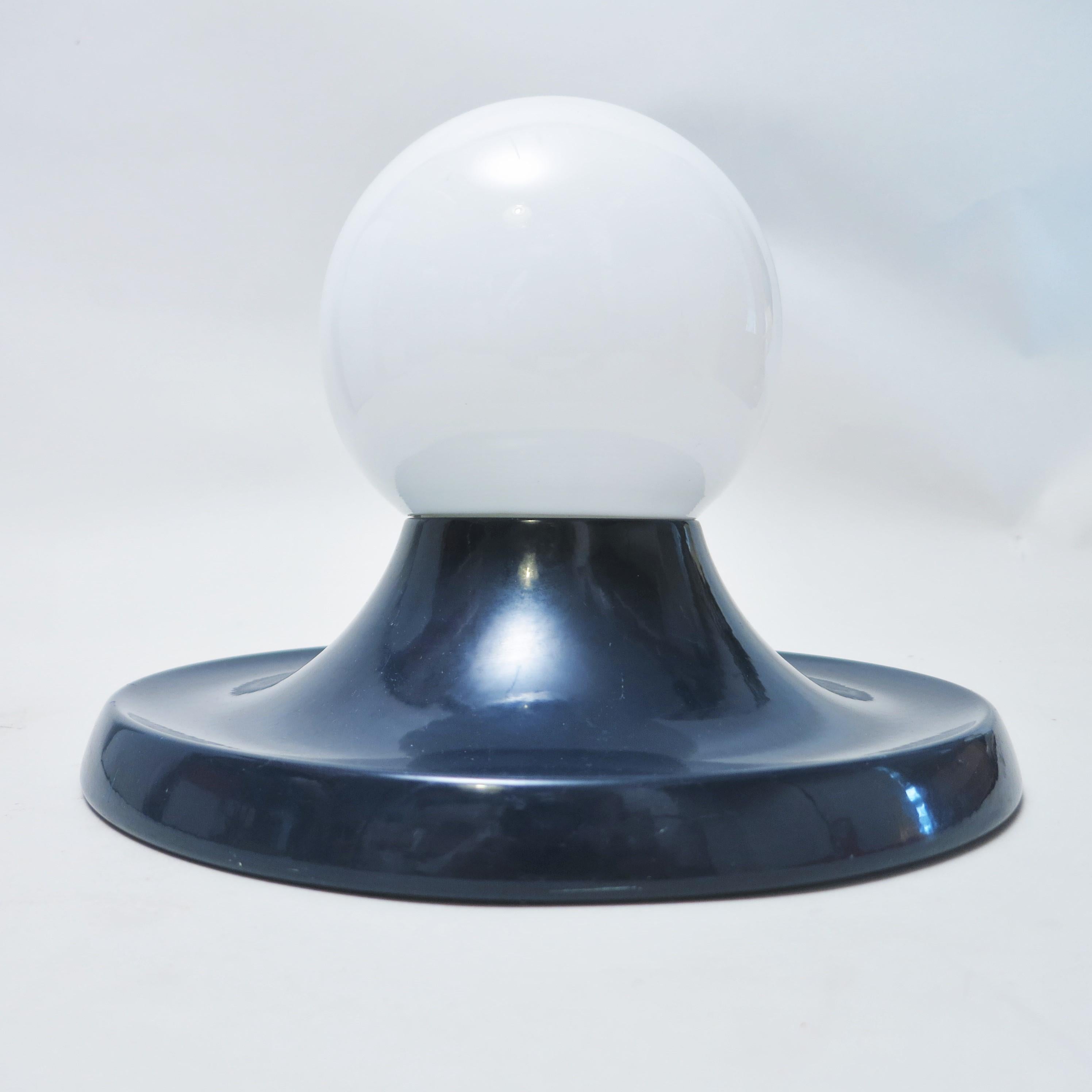 Light ball ceiling lamp or wall lamp designed by Achille & Pier Giacomo Castiglioni for Flos (out of production)
in dark blue lacquered metal and white opaline glass.