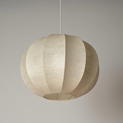 Achille Castiglioni Beigefarbene "Cocoon"-Hängeleuchte aus der Jahrhundertmitte, Italien 1960er Jahre