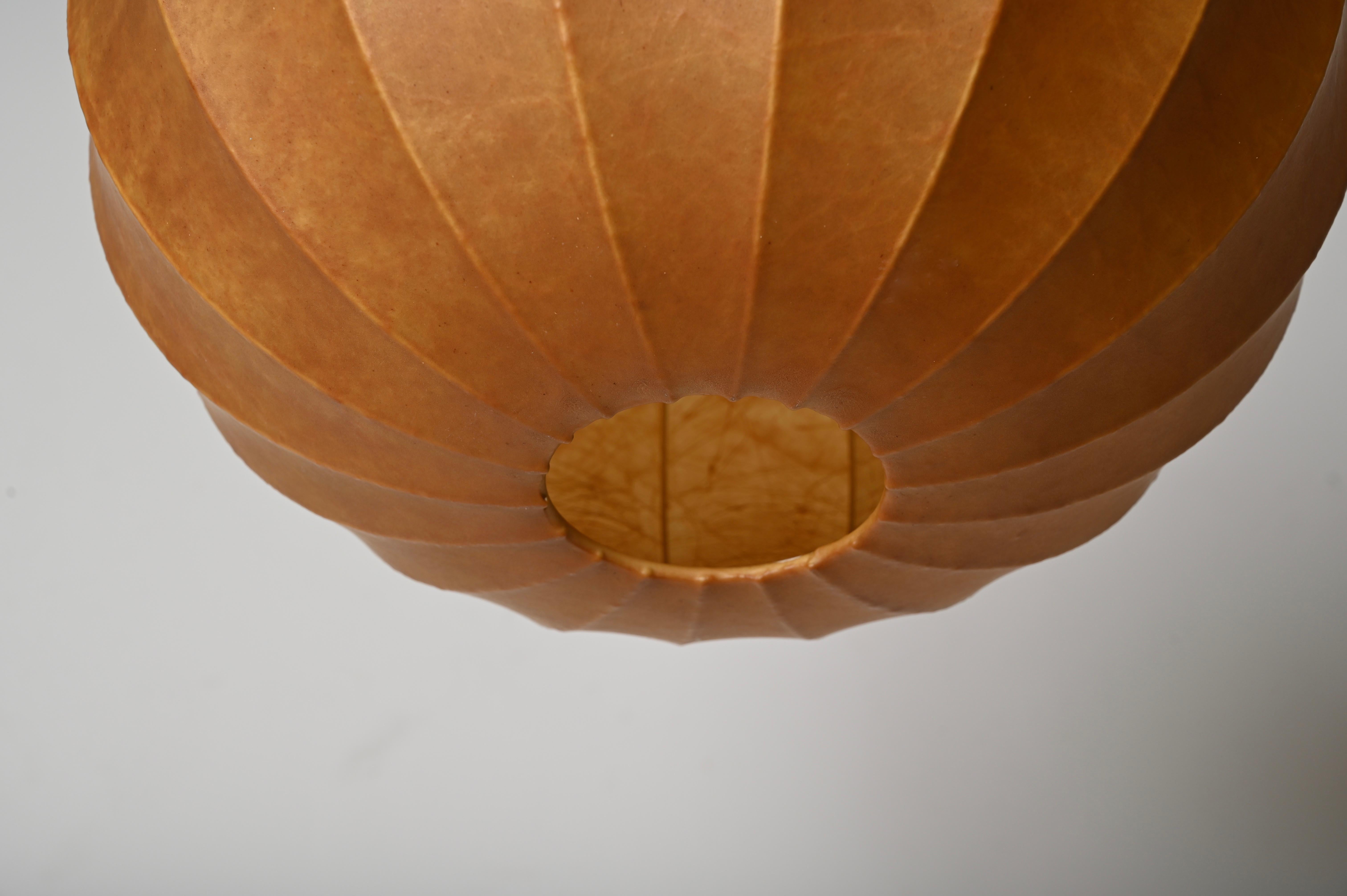 Pendentif rond beige « Cocoon » Achille Castiglioni, Italie, années 1960 en vente 5
