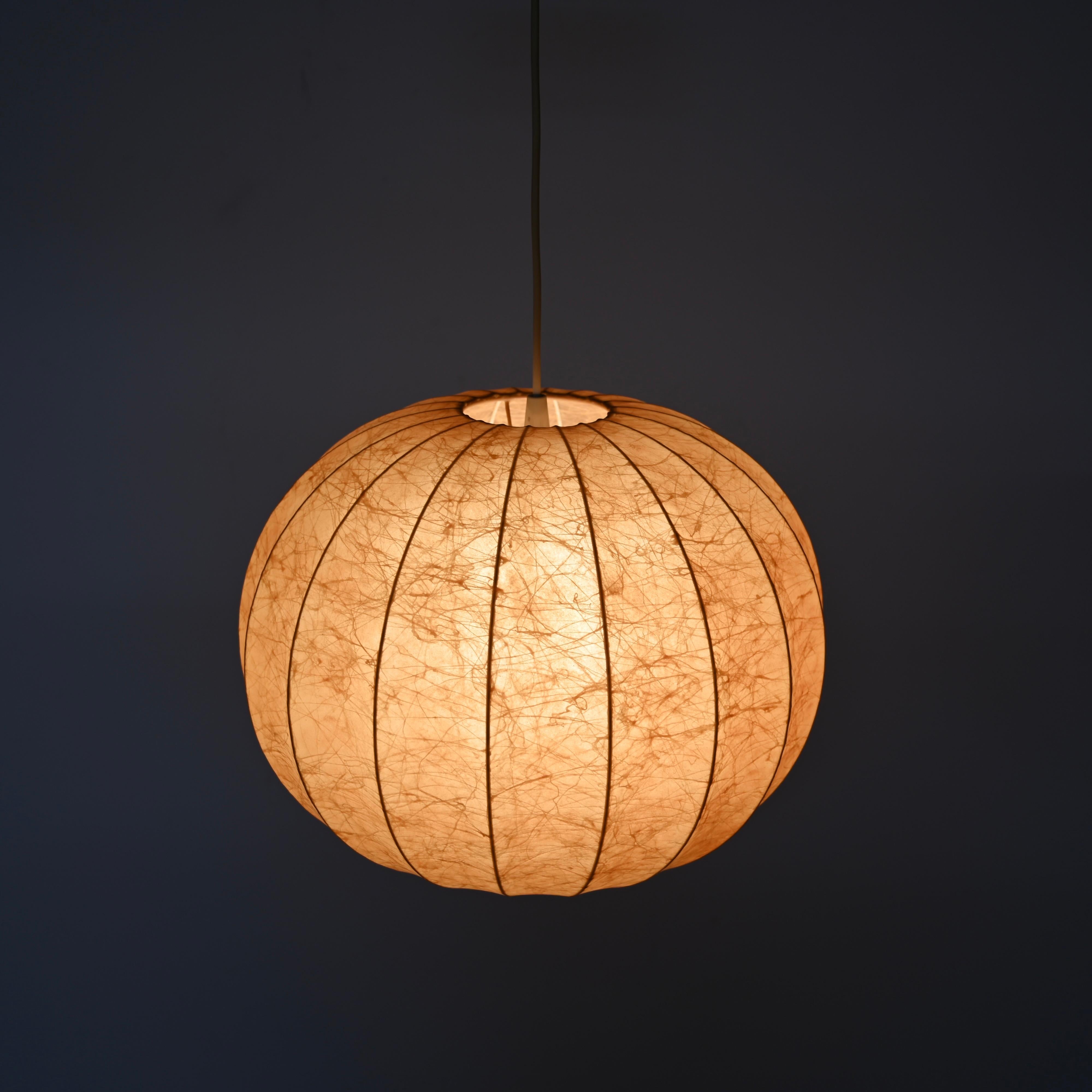 Fait main Pendentif rond beige « Cocoon » Achille Castiglioni, Italie, années 1960 en vente