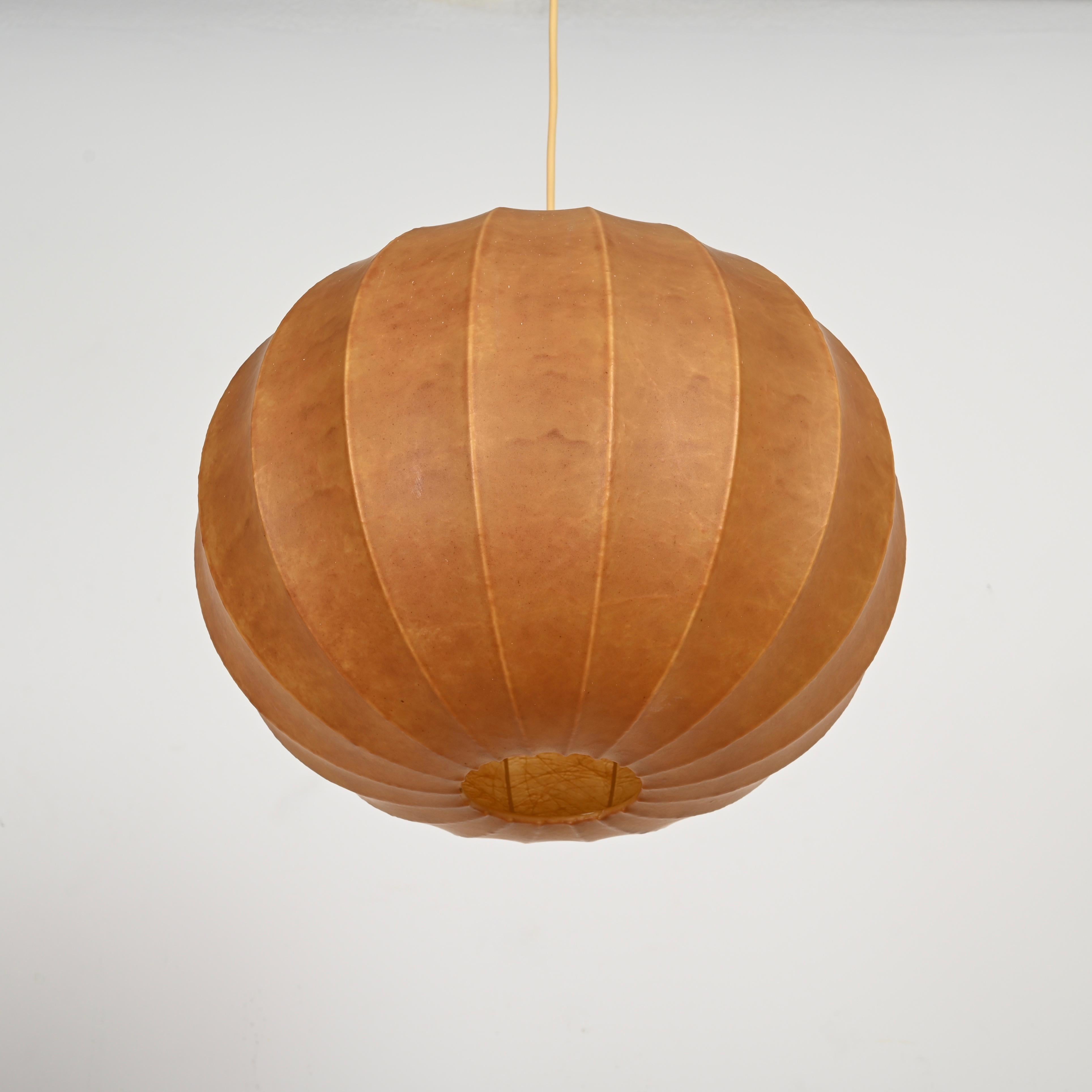 Pendentif rond beige « Cocoon » Achille Castiglioni, Italie, années 1960 en vente 1