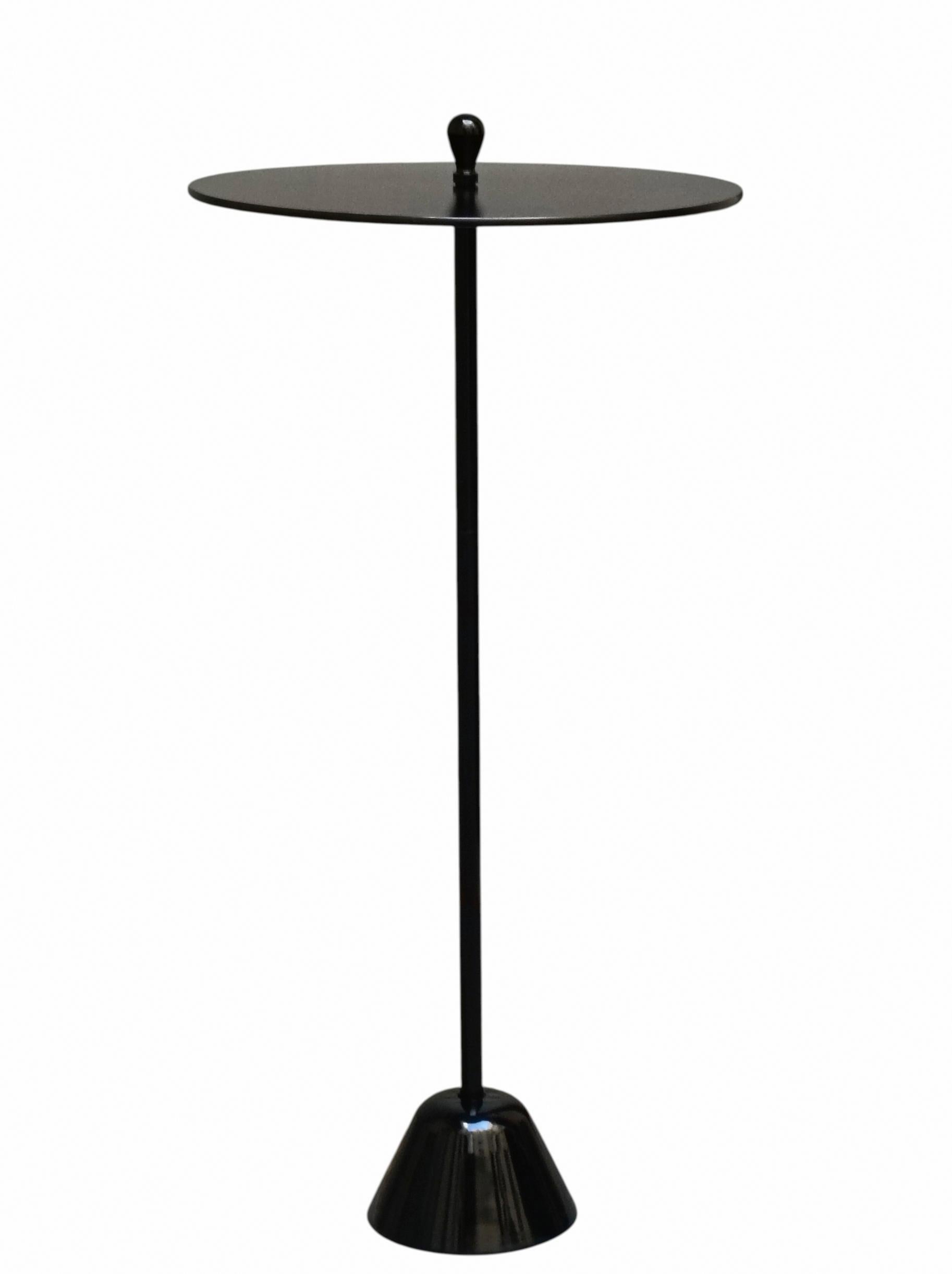 Servomuto coffee table from the Servi collection by Achille Castiglioni for Zanotta, 1974.
Servomute, light and easy to move, it is the worthy heir to Franco Albini's essential, elegant and balanced Cicognino. It belongs to a large group of objects,