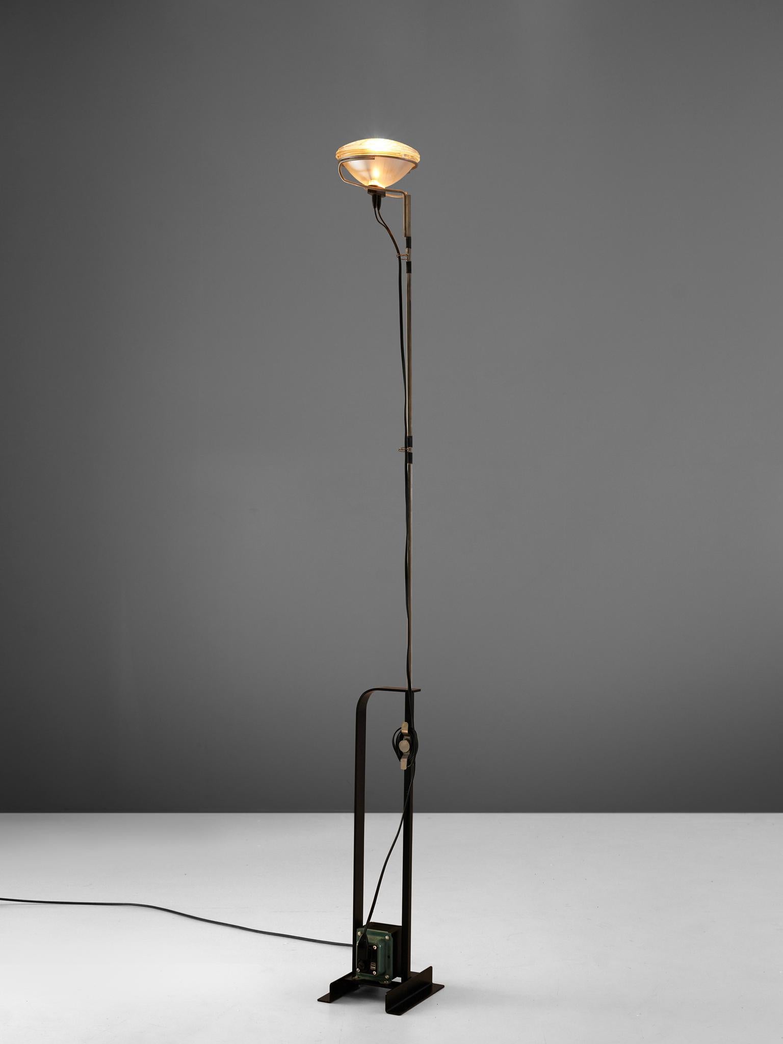 Achille et Pier Castiglioni for FLOS, 'Toio' floor lamp, metal and chrome, Italy, 1962.

A floor lamp that encompasses Castiglioni's idea of a ready-made concept. A car headlight is used as lamphead. The foot consists of a transformer, which gives