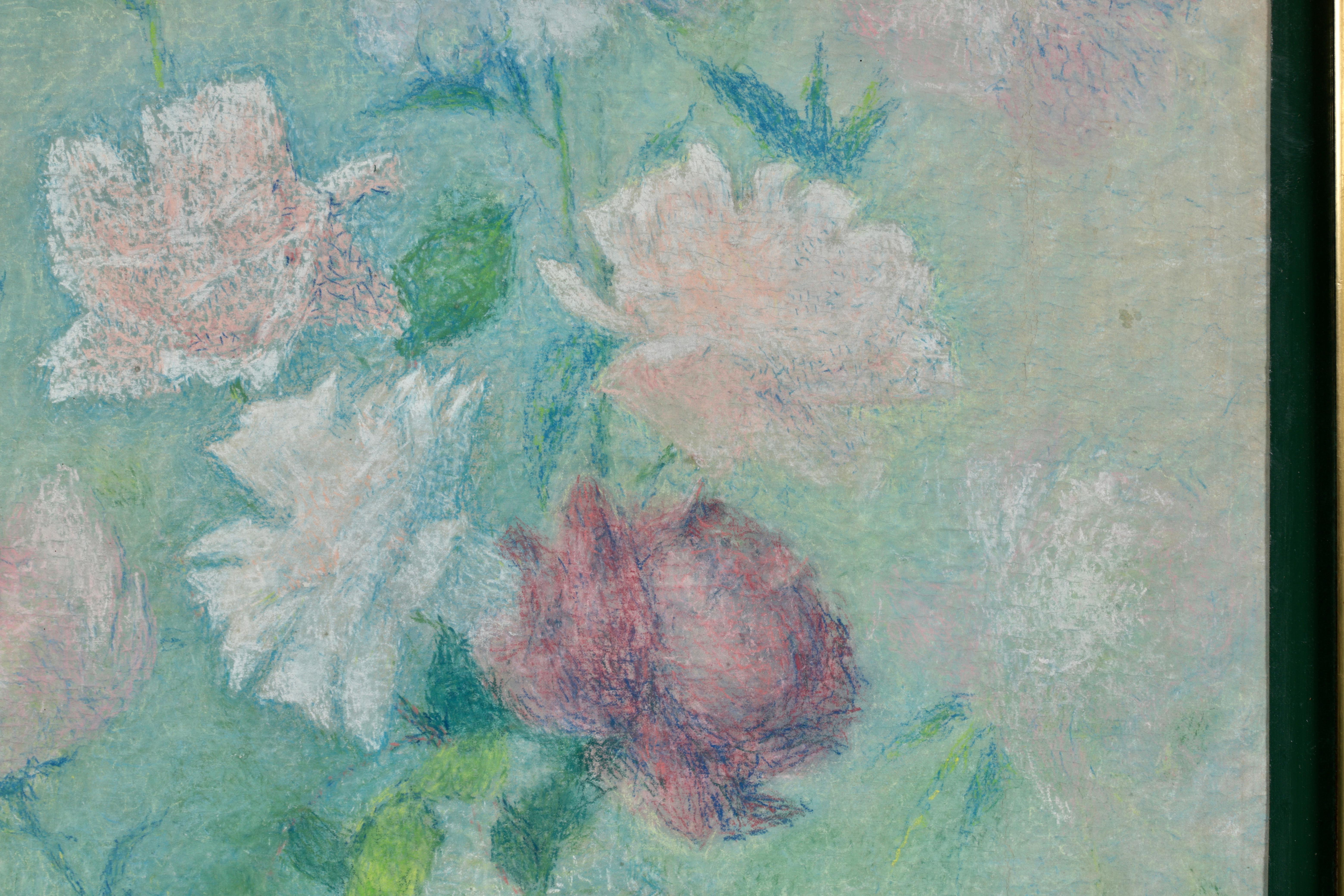 Bodegón al pastel sobre lienzo firmado hacia 1920 por el pintor neoimpresionista francés Achille Lauge. Esta pieza, sencillamente hermosa, representa un jarrón de cristal lleno de rosas rojas, blancas y rosas, sobre un fondo verde.

Firma:
Firmado