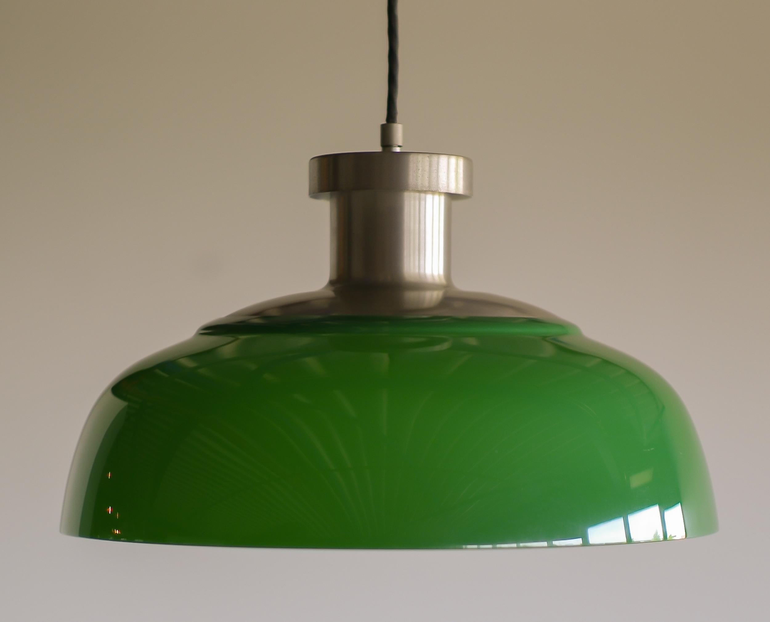 Achille & Pier Giacomo Castiglioni Lampada a sospensione in acrilico verde 4017 in vendita 1