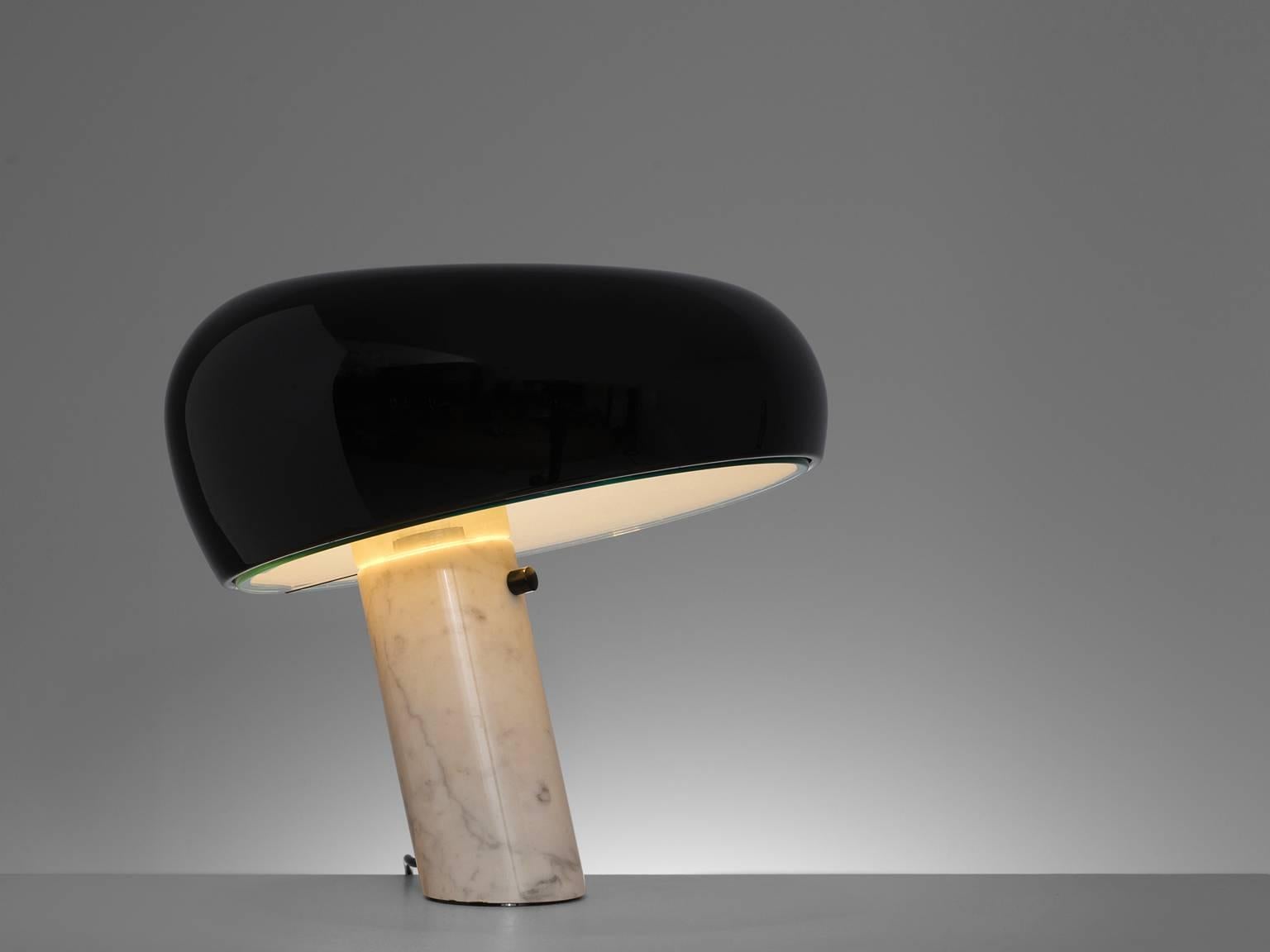Achille & Pier Giacomo Castiglioni 'Snoopy' table lamp for Flos, Italy, 1967

Table lamp with a white marble base and black metal top. The angled position of the base and the mushroom shapes shade give this piece a playful appearance. The lamp is