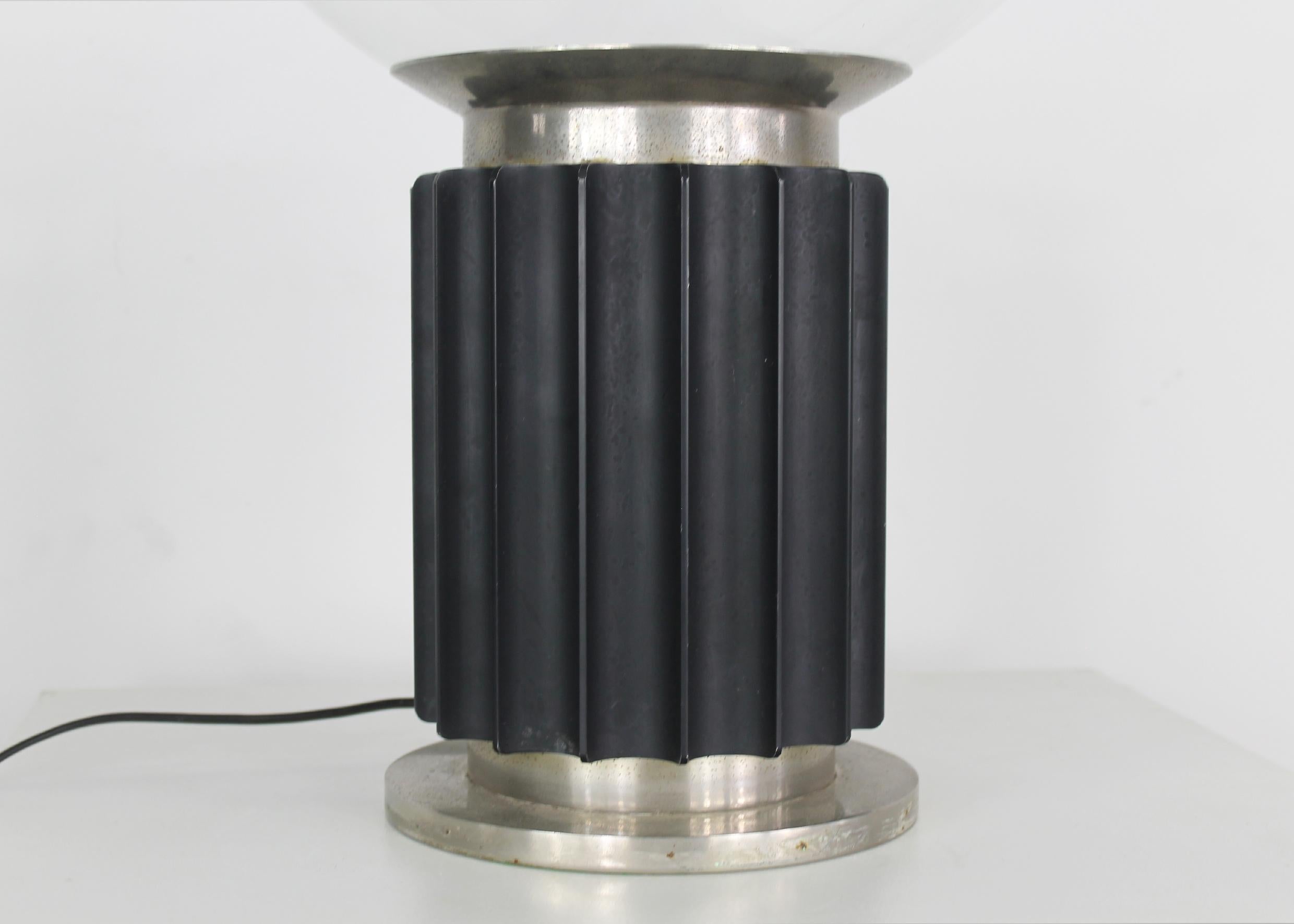 Achille & Pier Giacomo Castiglioni Lampada da tavolo nera Taccia di Flos 1970s in vendita 4