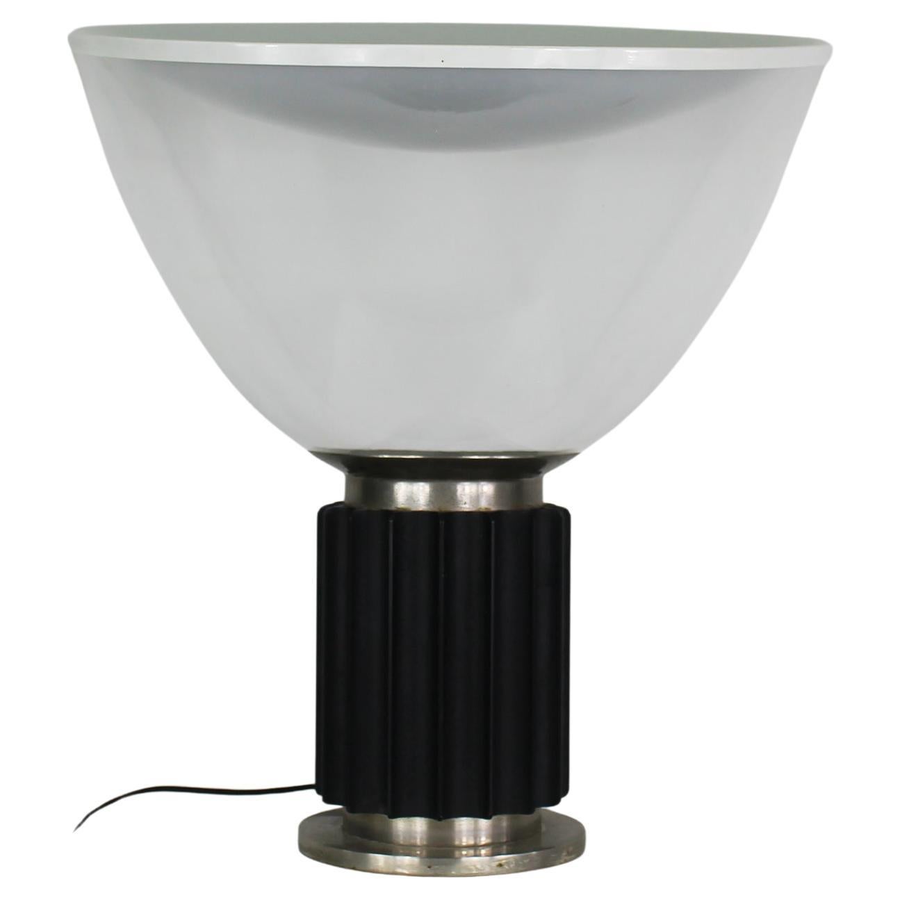 Lampe de table noire Achille & Pier Giacomo Castiglioni Taccia par Flos 1970