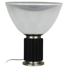 Lampe de table noire Achille & Pier Giacomo Castiglioni Taccia par Flos 1970