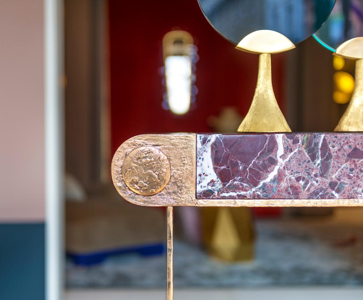 Konsole „Diomede Red“ von Achille Salvagni, Rosso Levanto, Bronze, zeitgenössisch im Zustand „Neu“ im Angebot in London, GB
