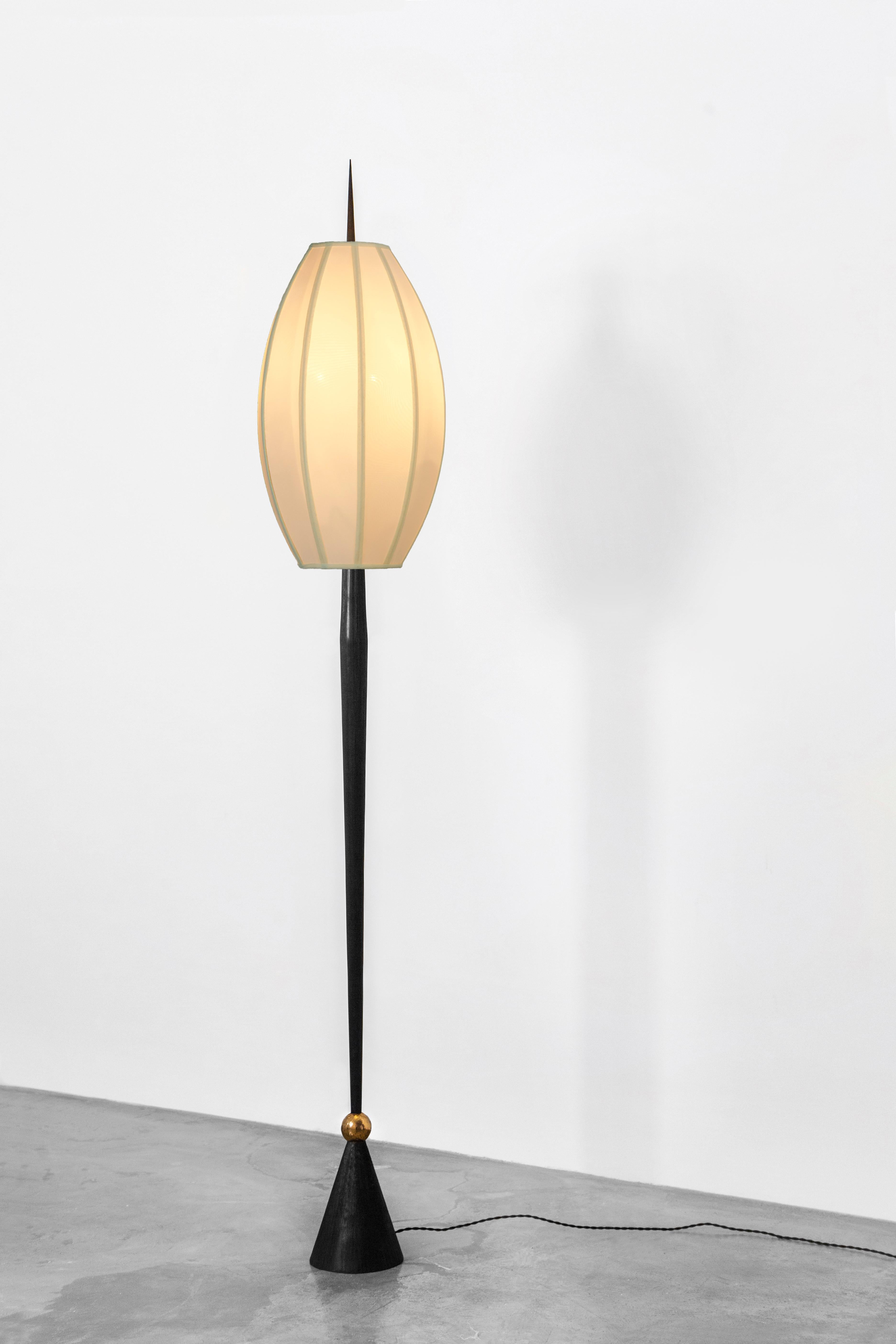 Taking inspiration from the Roman auxiliaries’ short javelin, Lancea, recalls the pole weapon, fashioned as if piercing through the silk shade of the lamp and emerging through the top as a finial. This elegant silhouette is assisted by the warm glow