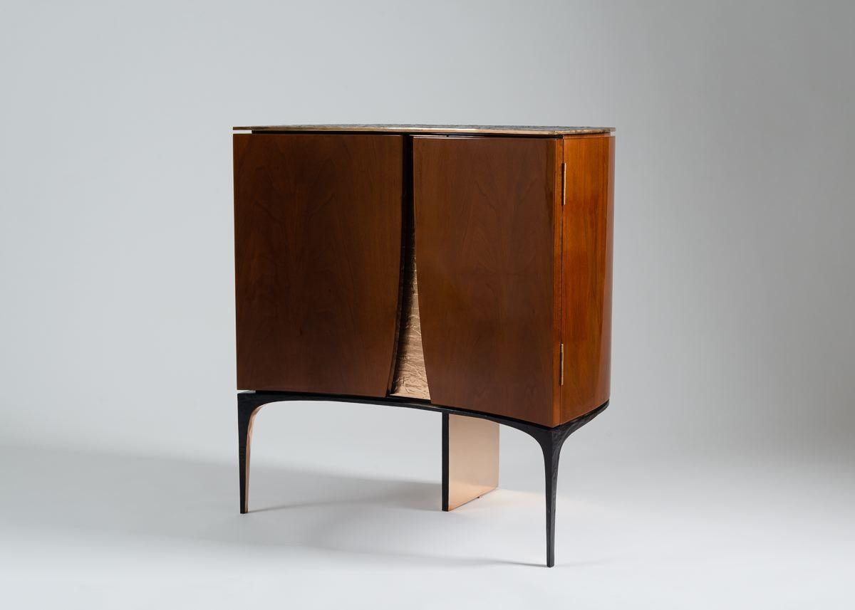 Achille Salvagni, Ronin, Pair of Walnut and Bronze Bedside Tables, Italy, 2018 In Excellent Condition In New York, NY