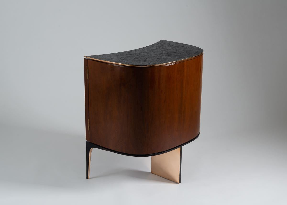 Contemporary Achille Salvagni, Ronin, Pair of Walnut and Bronze Bedside Tables, Italy, 2018