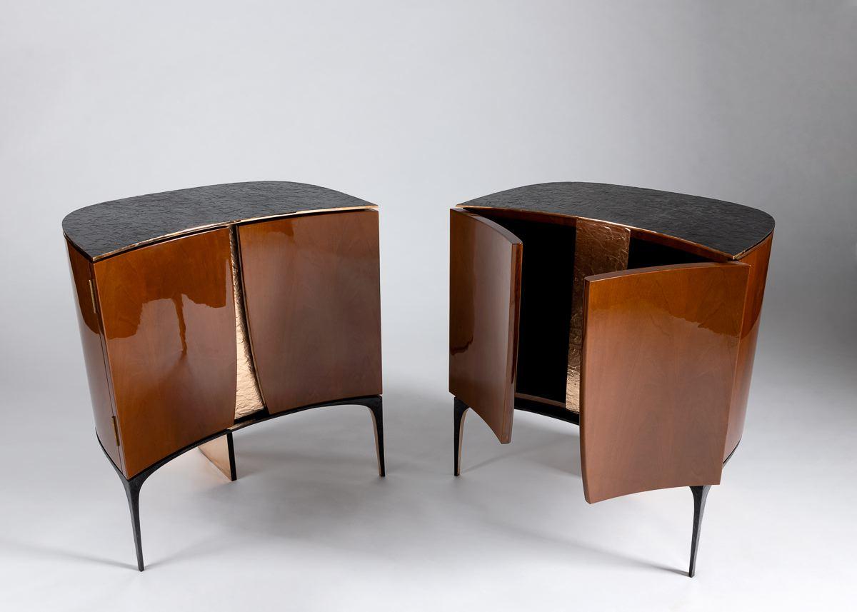Achille Salvagni, Ronin, Pair of Walnut and Bronze Bedside Tables, Italy, 2018 2