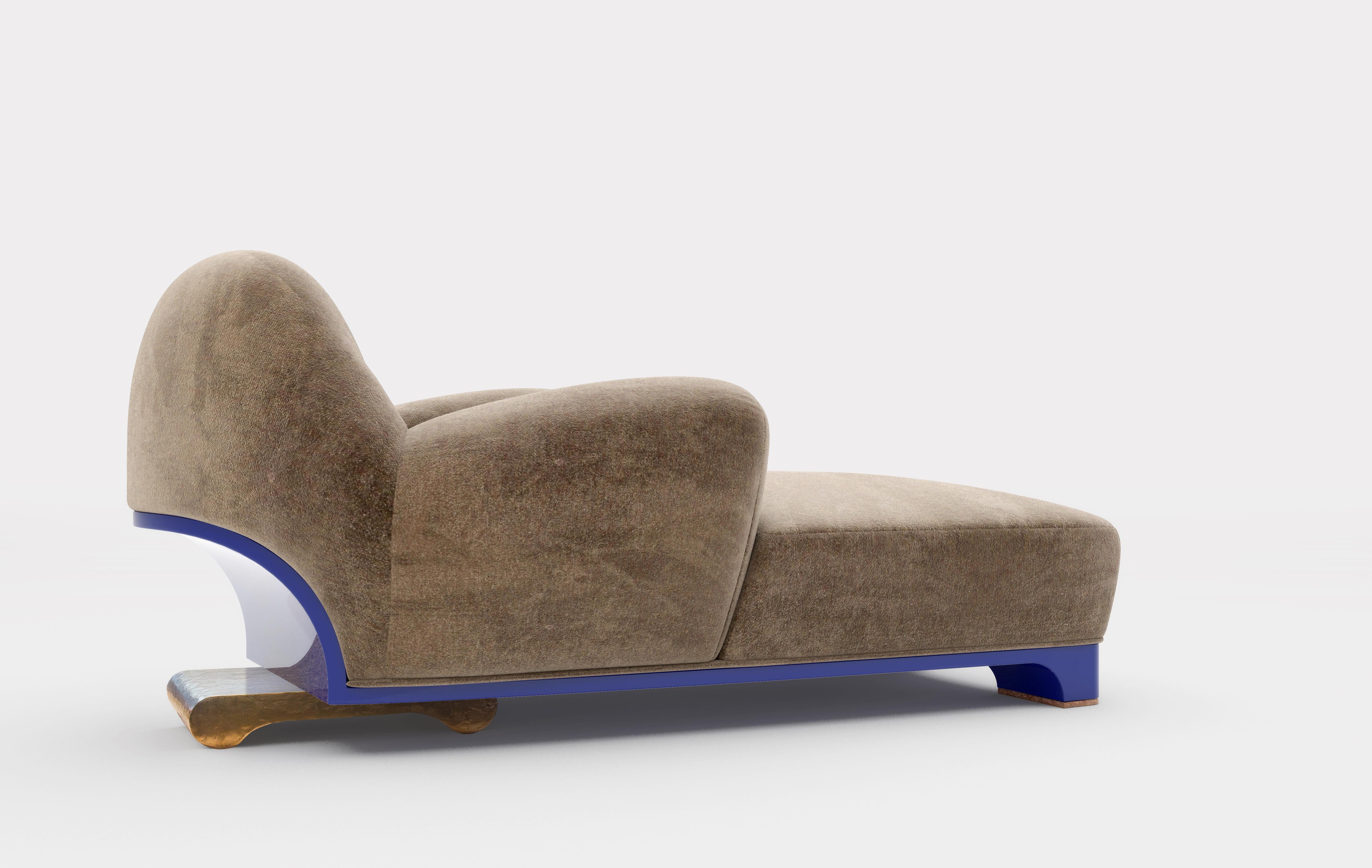 Achille Salvagni
Tato chaise lounge
2017
Upholstered chaise lounge in tufted velvet with blue lacquered wooden structure and cast bronze details. Constructed to offer an incredibly comfortable, luxurious, and elegant place to rest; perfectly