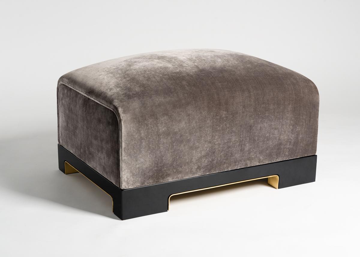 This ottoman is a companion to the Vittoria armchair by Achille Salvagni and complements this larger piece with its plush, rectangular form. Its lacquer base is available in a variety of colors and accented with a rim of polished bronze. Upholstery