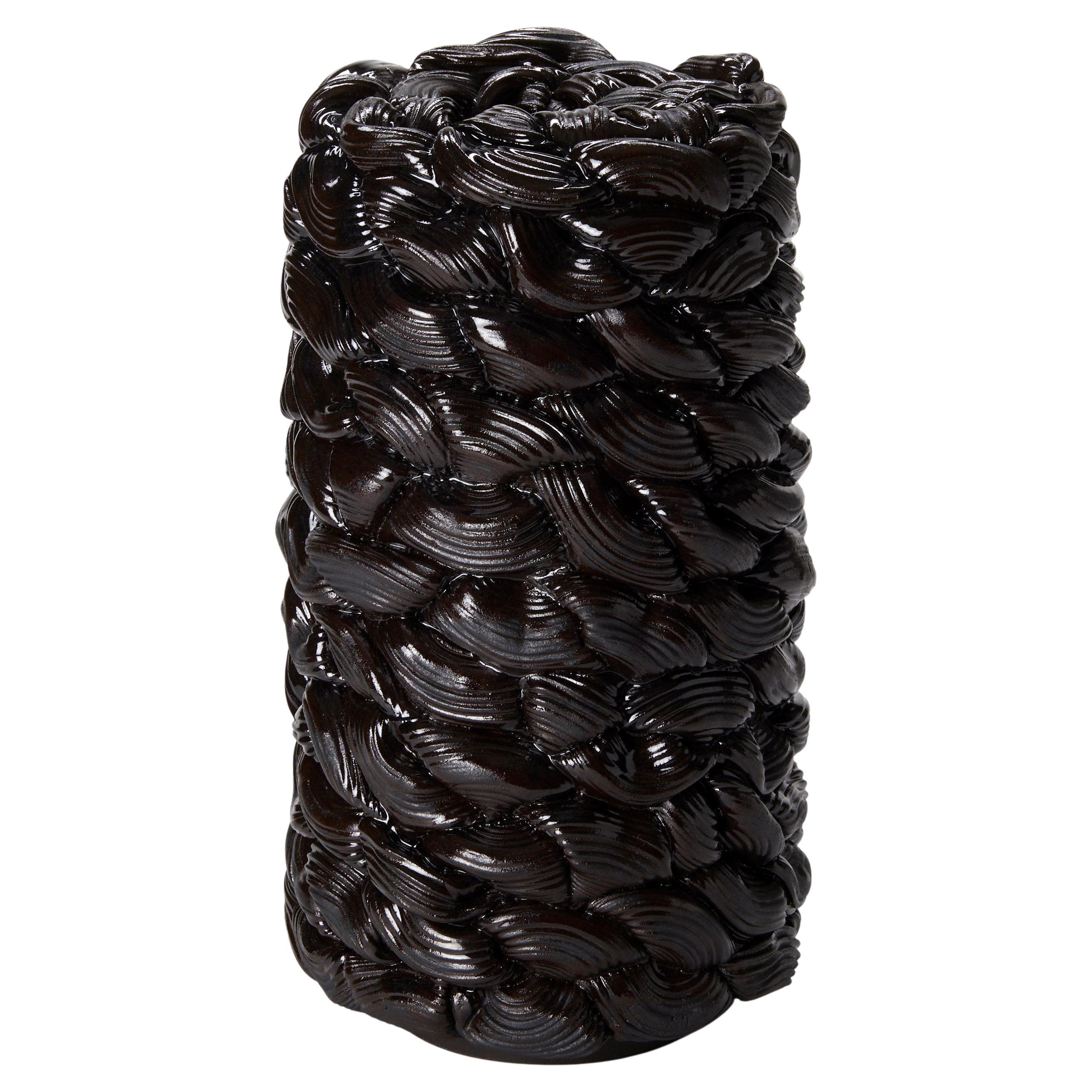 Achromatic Foldes in Black II, scultura astratta in ceramica nera di Steven Edwards in vendita