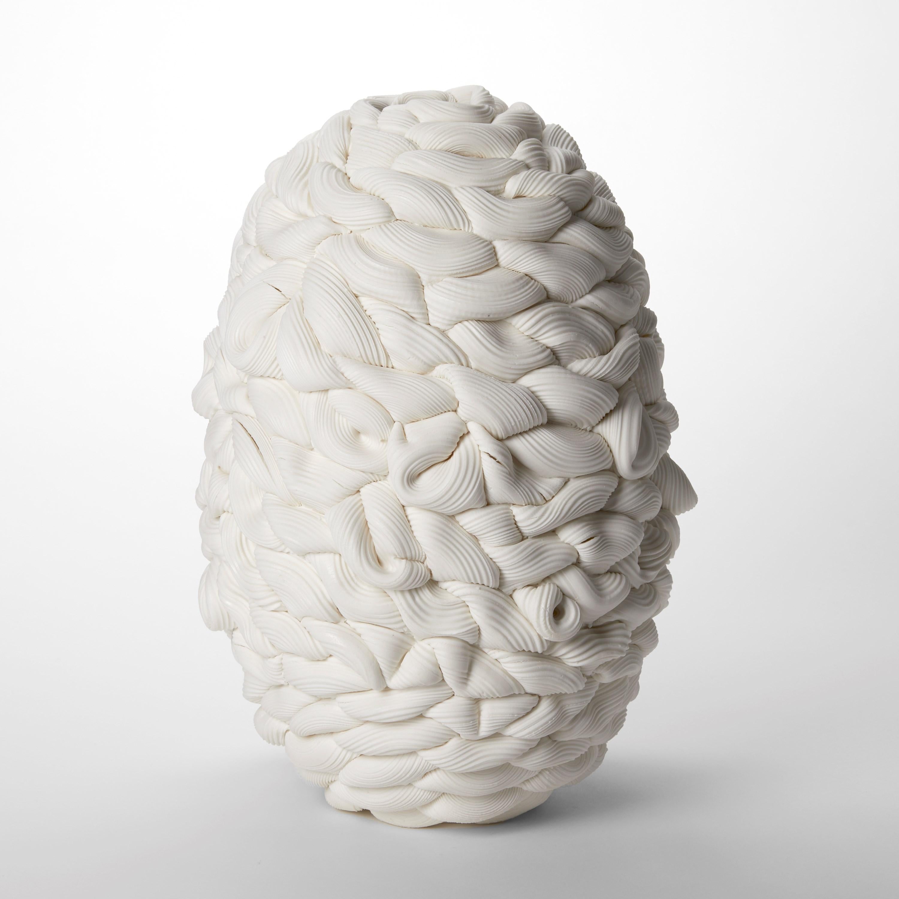 Organico moderno Achromatic Foldes in White III, un vaso in porcellana pariana bianca di Steven Edwards in vendita